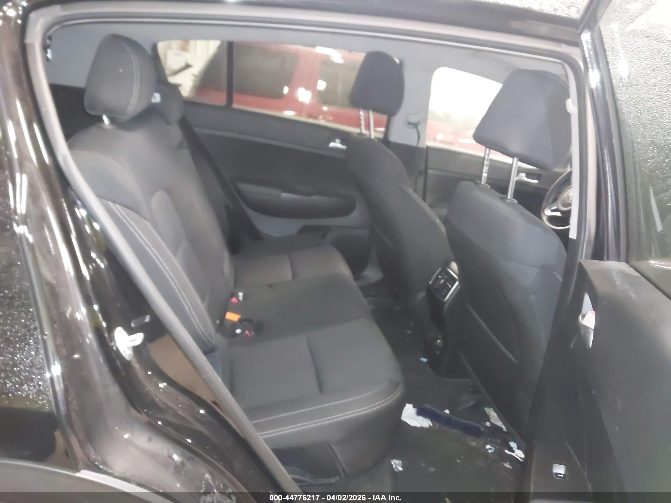 KIA SPORTAGE image 8