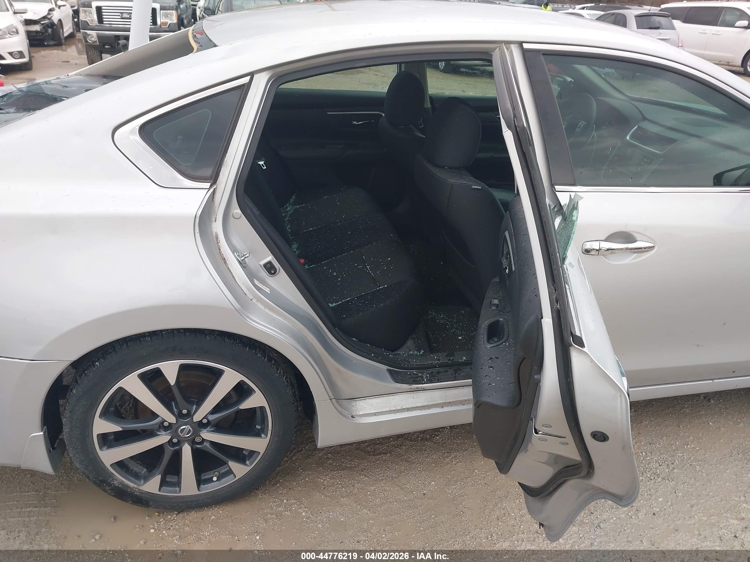 NISSAN ALTIMA image 8