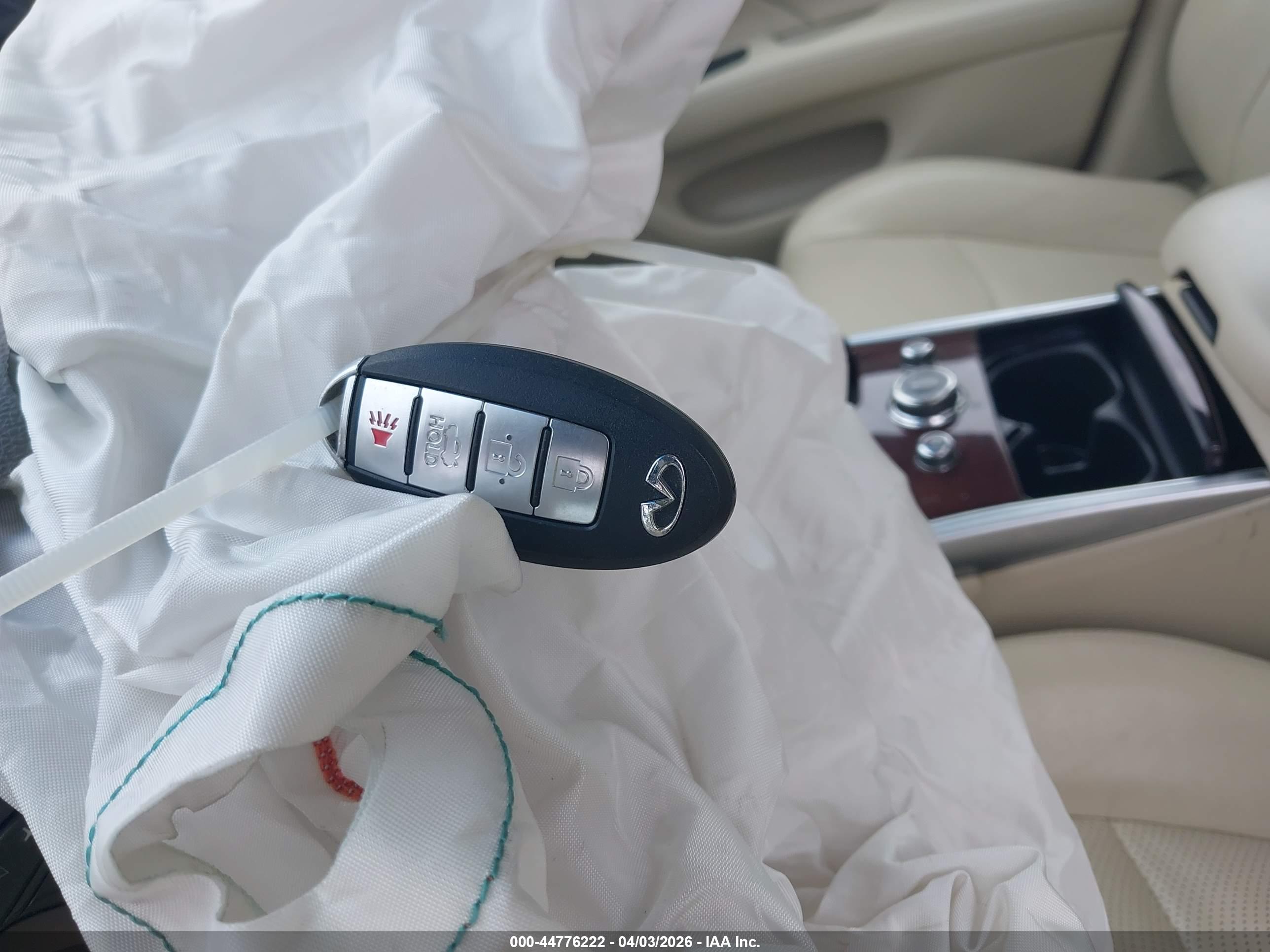 INFINITI Q70 image 11