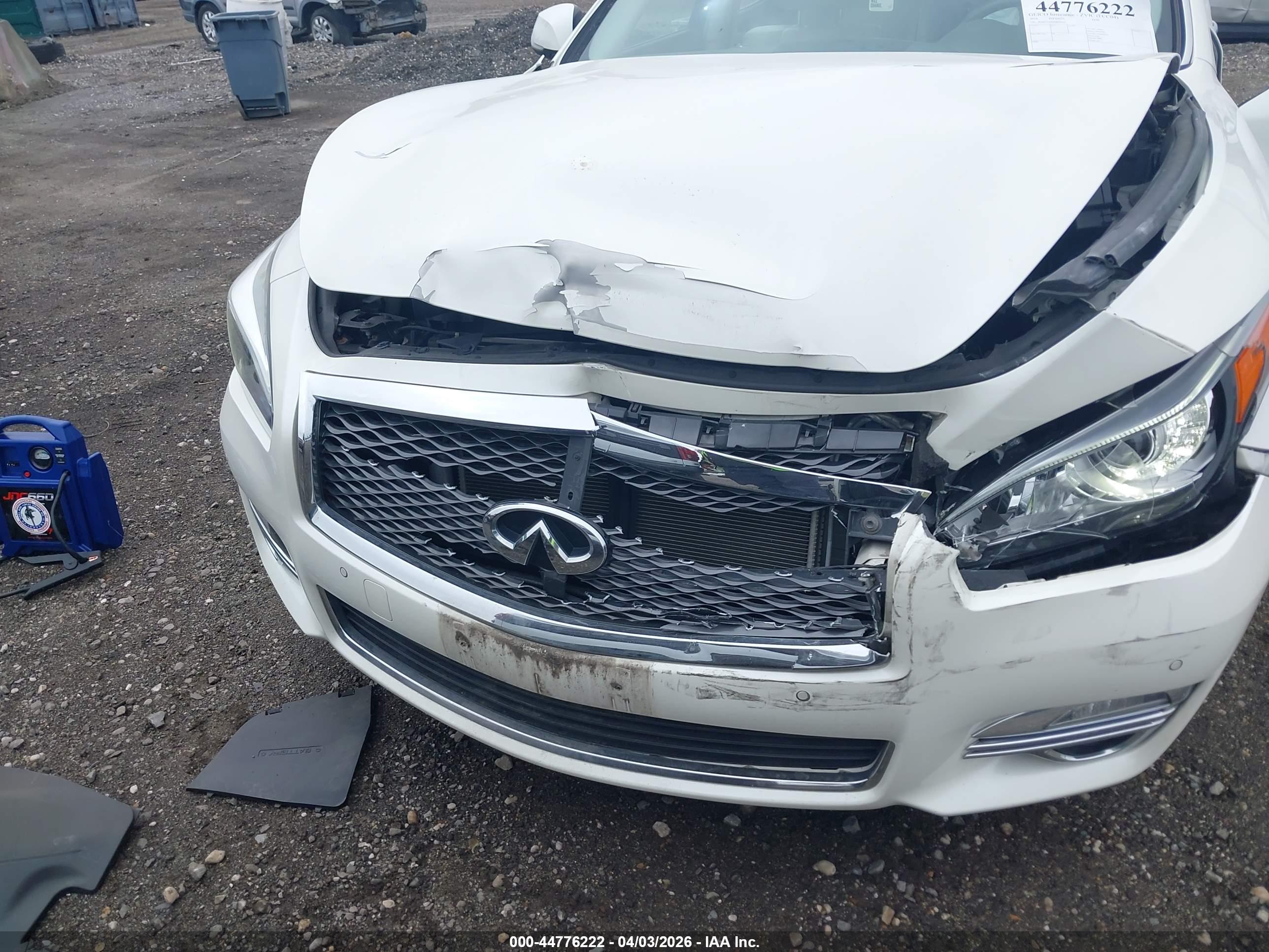 INFINITI Q70 image 6