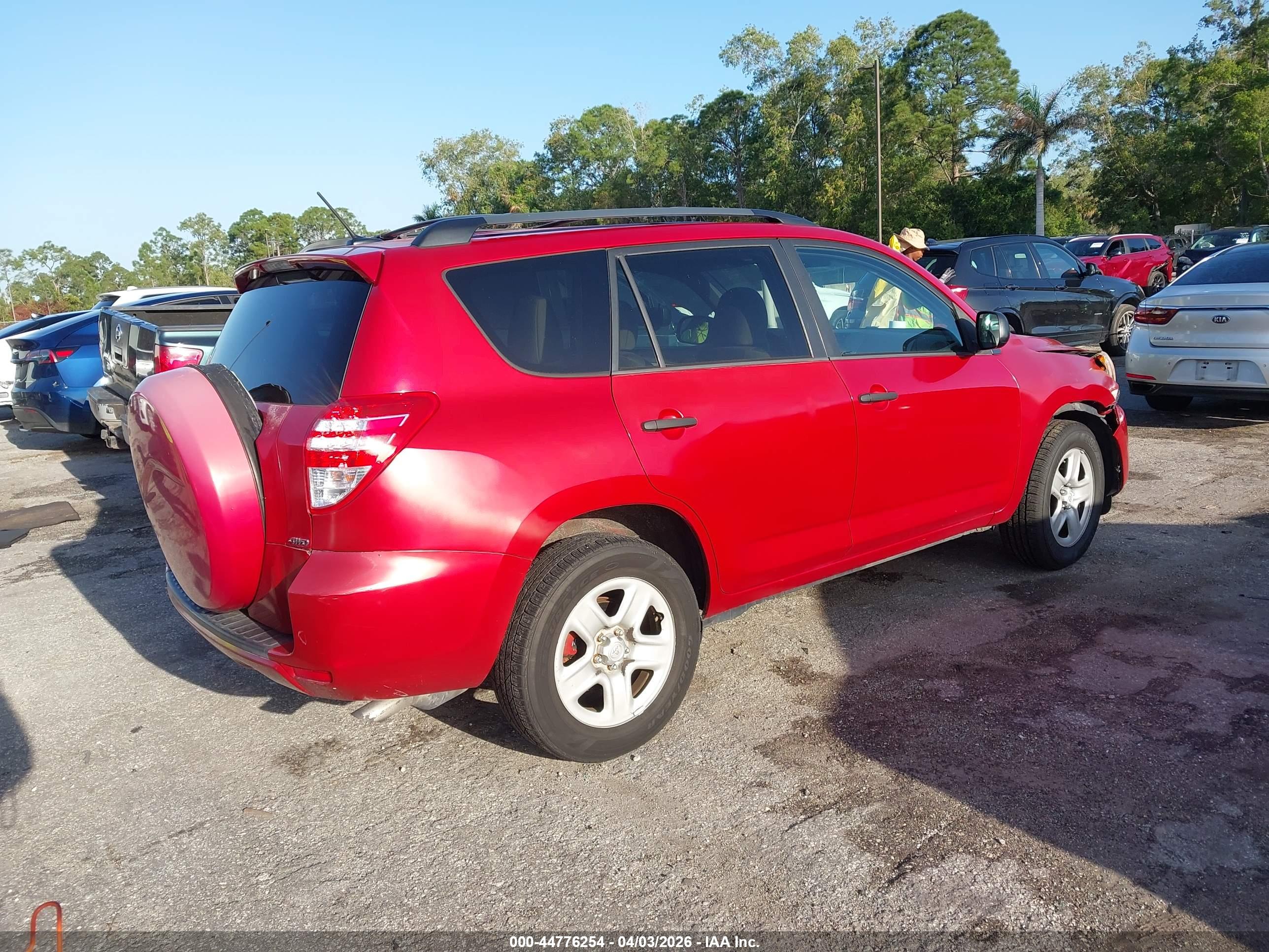 TOYOTA RAV4 image 4
