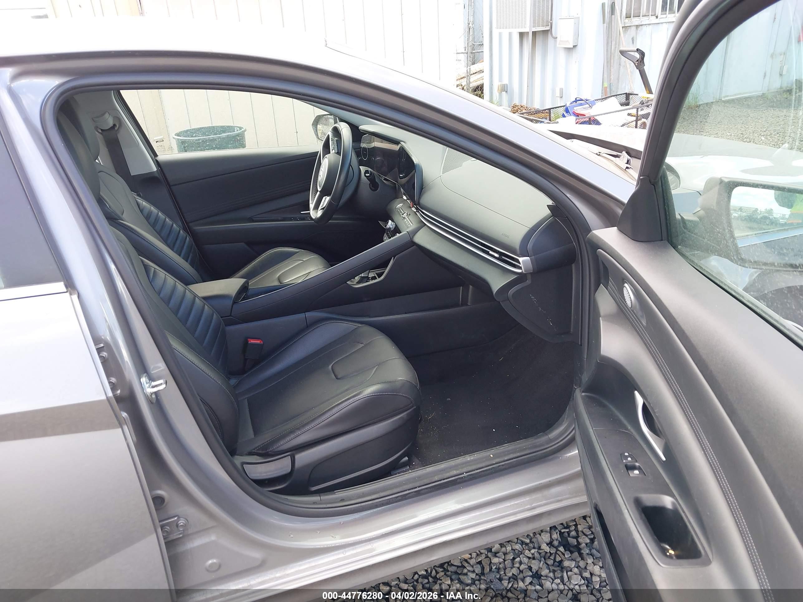 HYUNDAI ELANTRA image 5