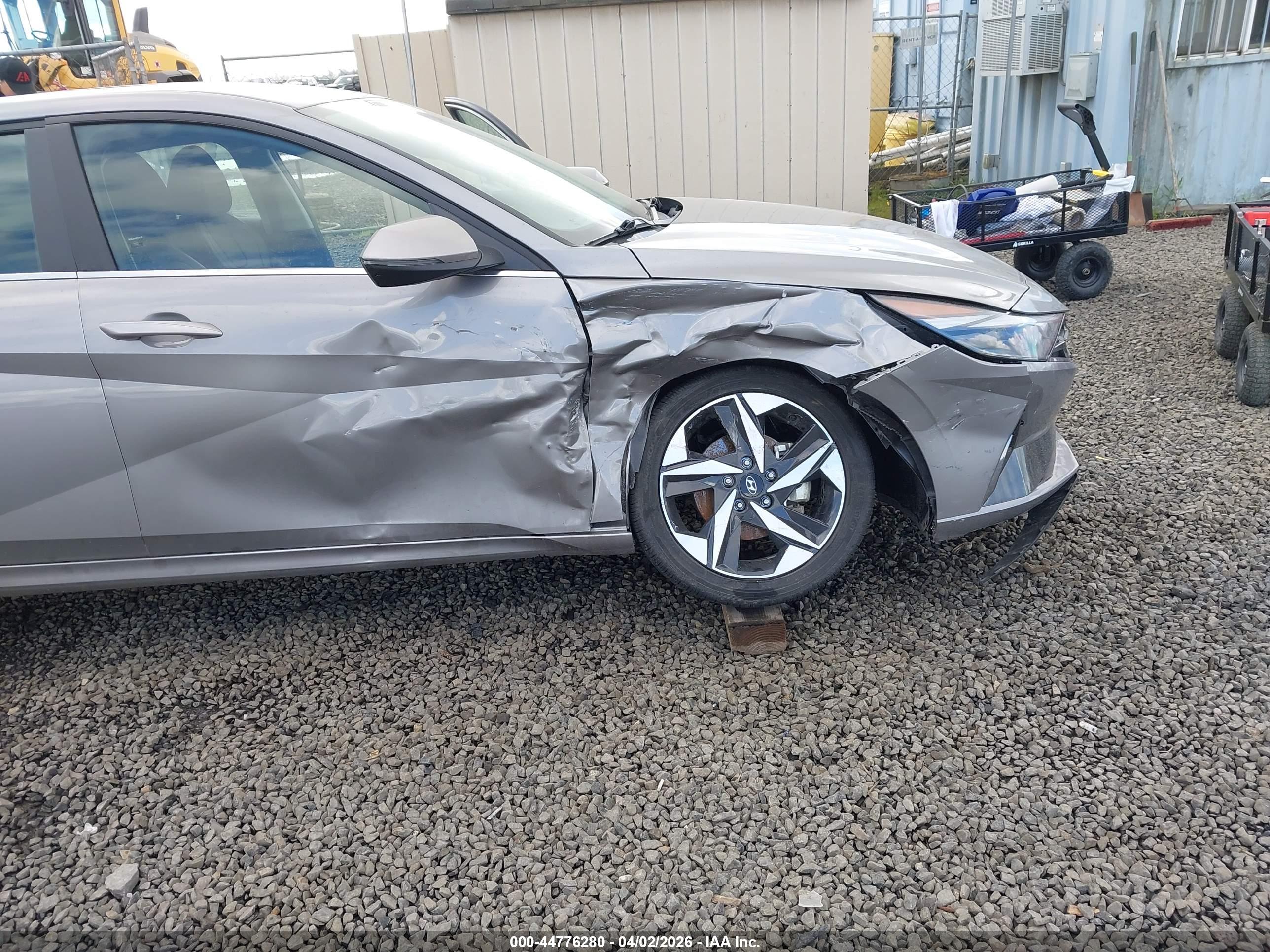 HYUNDAI ELANTRA image 6