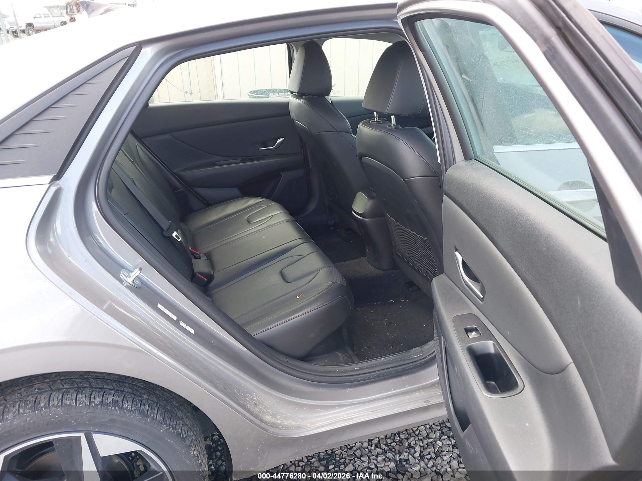 HYUNDAI ELANTRA image 8