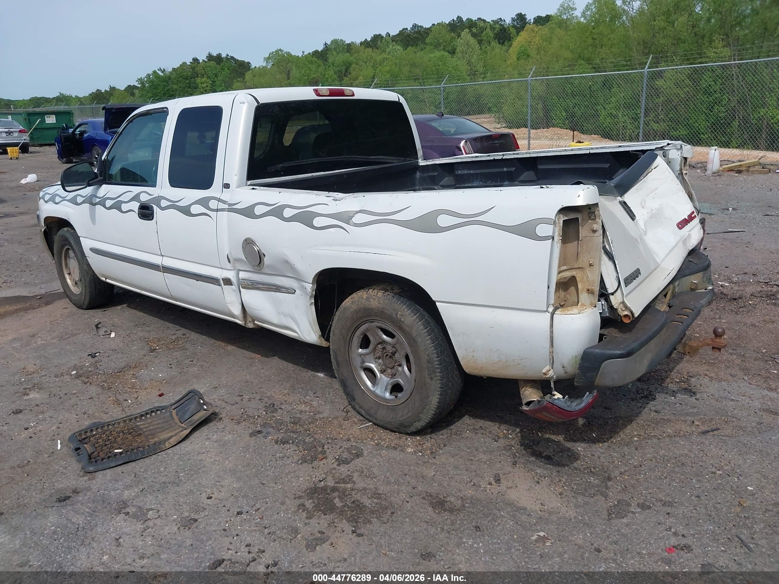 GMC SIERRA image 3