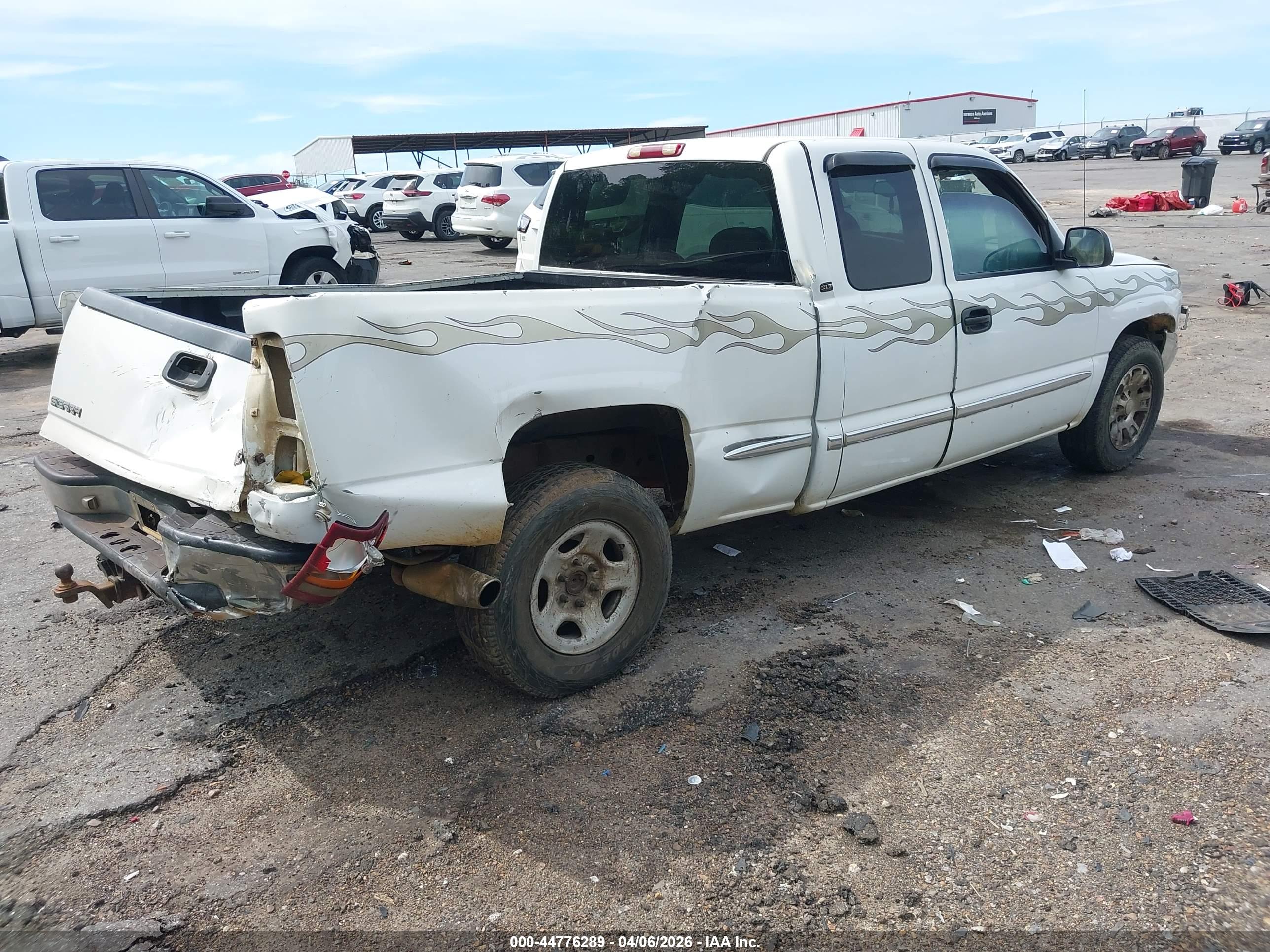 GMC SIERRA image 4