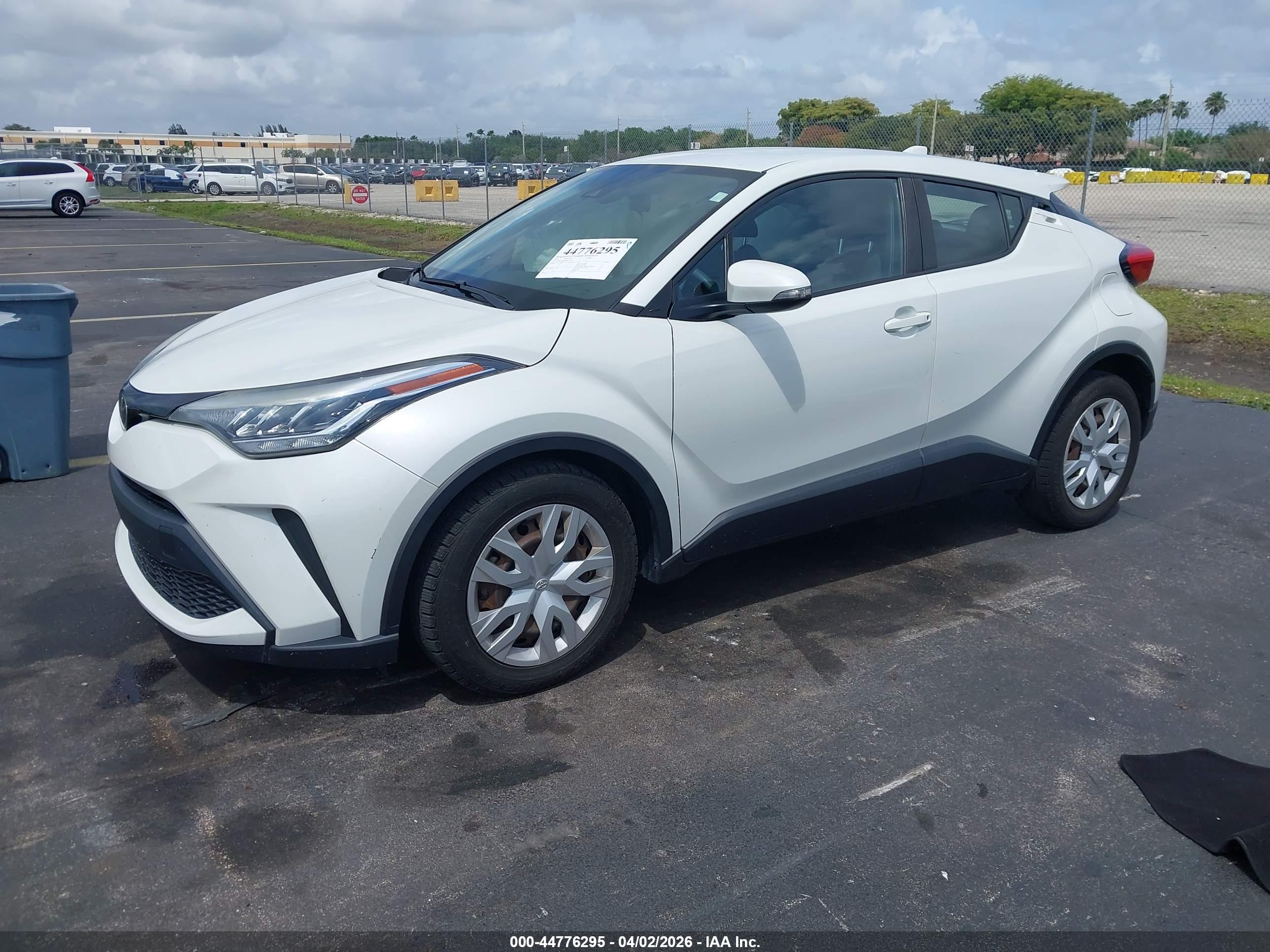 TOYOTA C-HR image 2