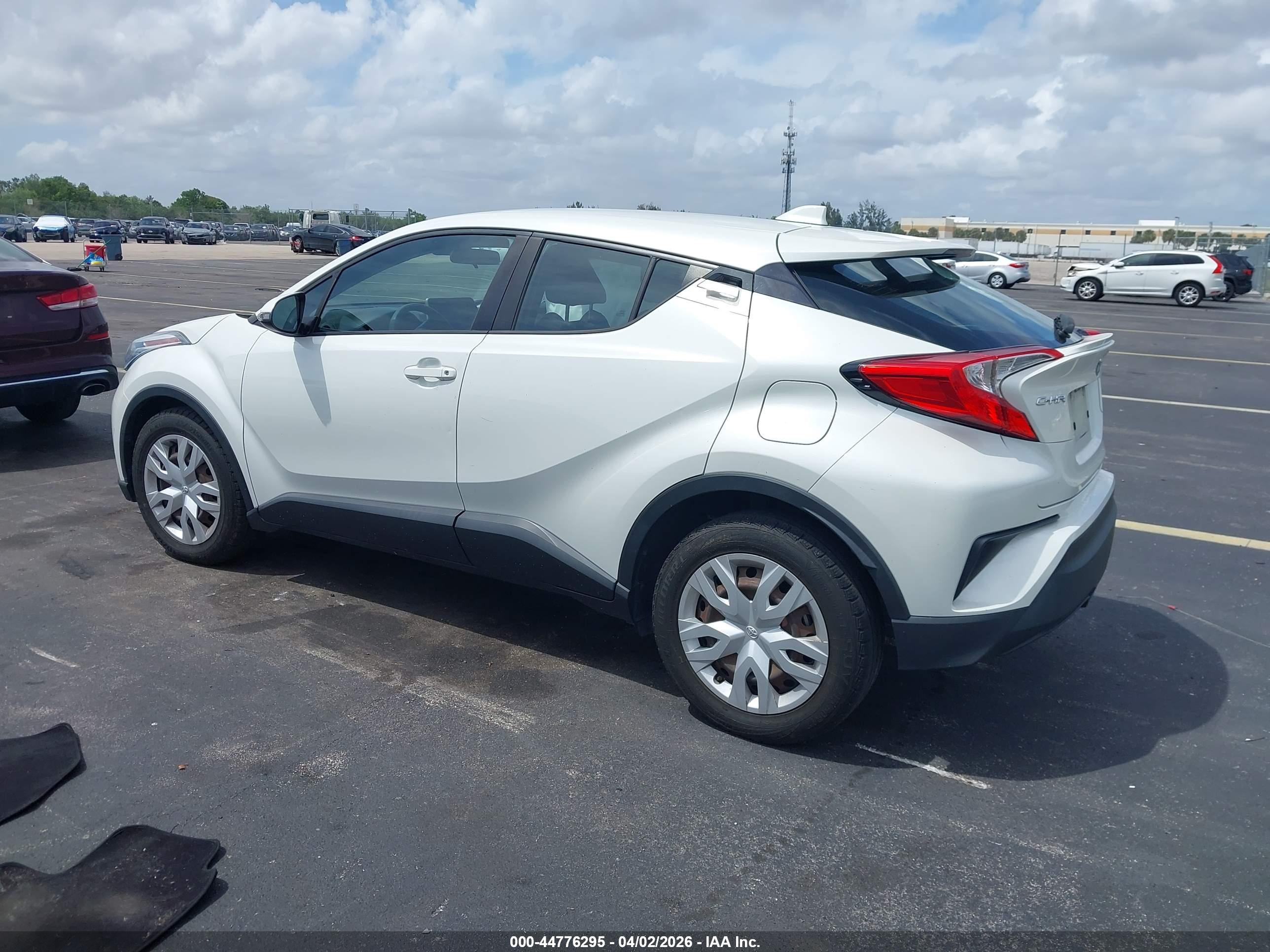 TOYOTA C-HR image 3