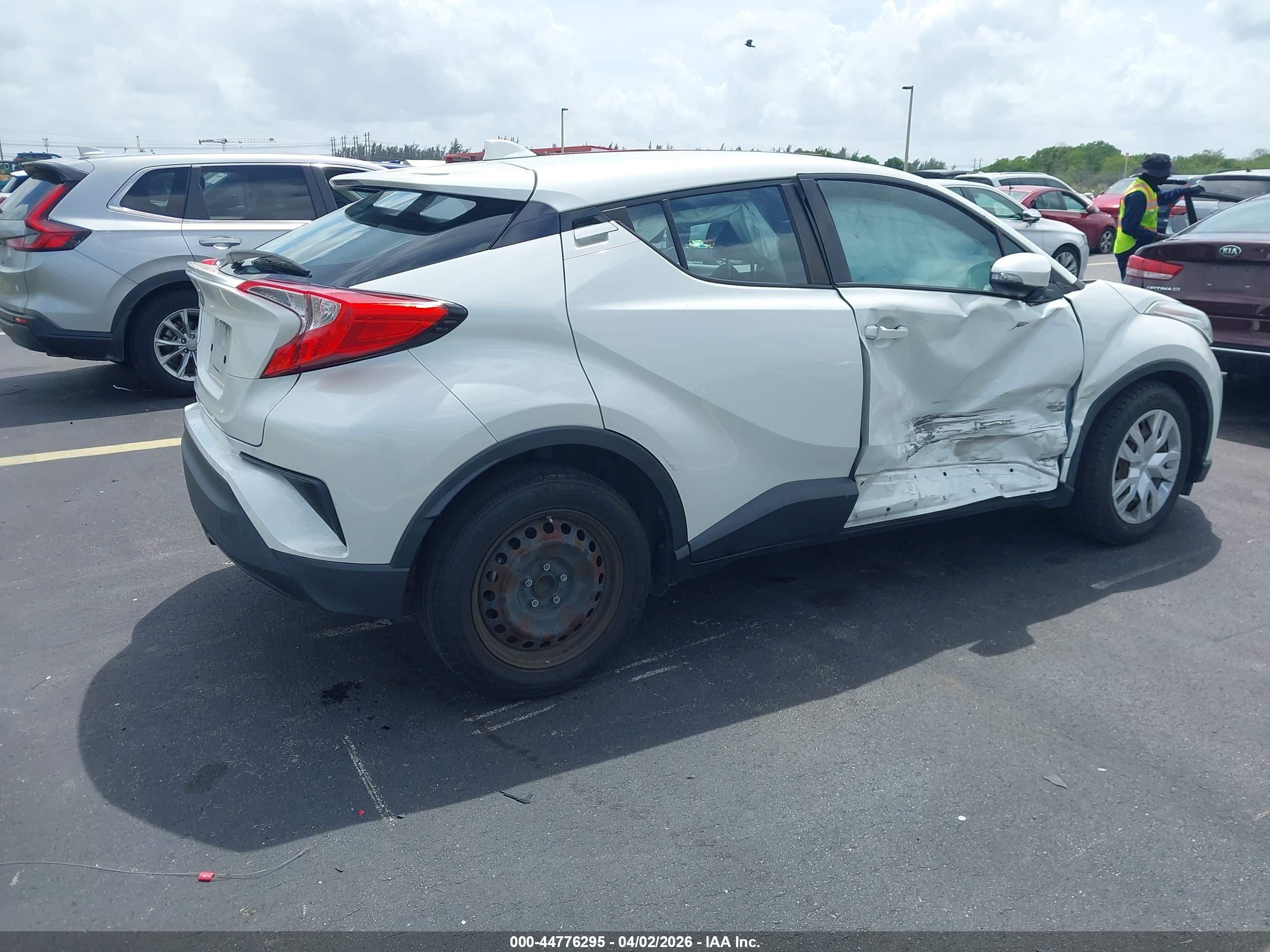 TOYOTA C-HR image 4