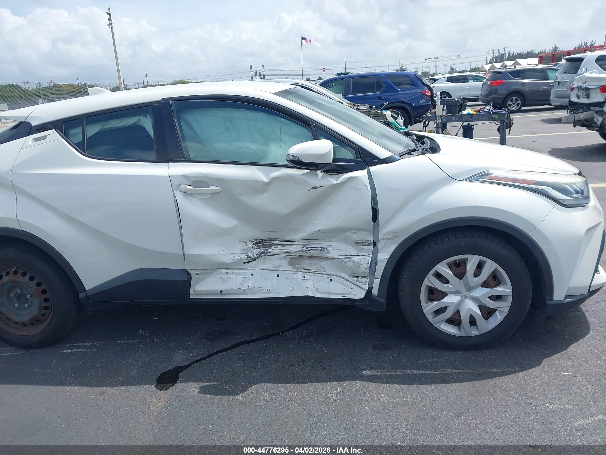 TOYOTA C-HR image 6