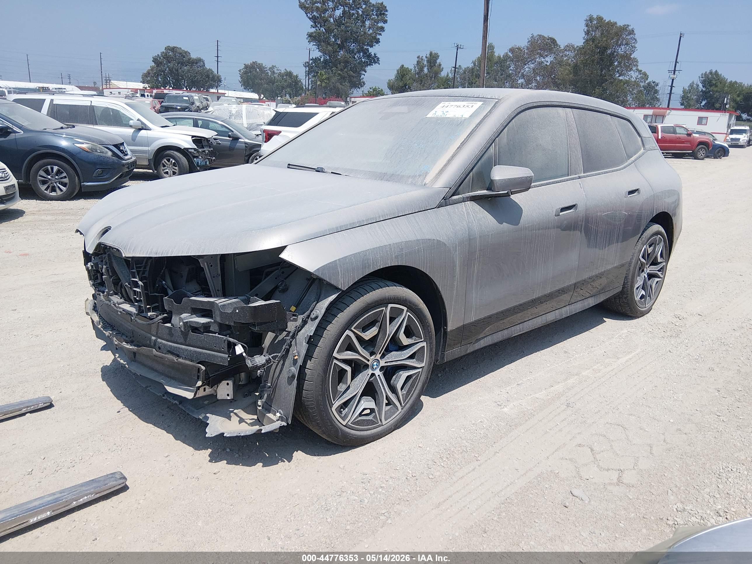 BMW IX image 2