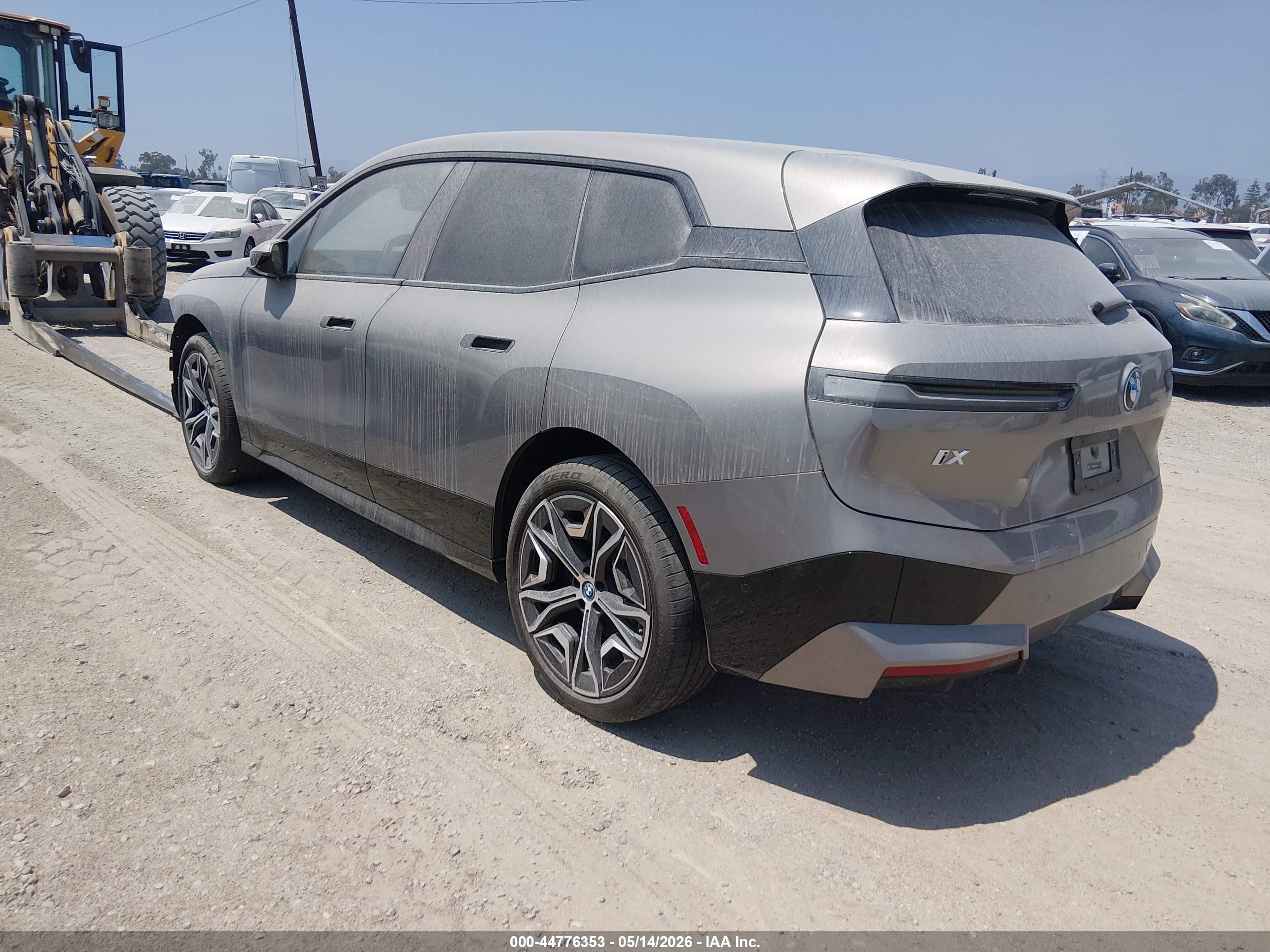BMW IX image 3