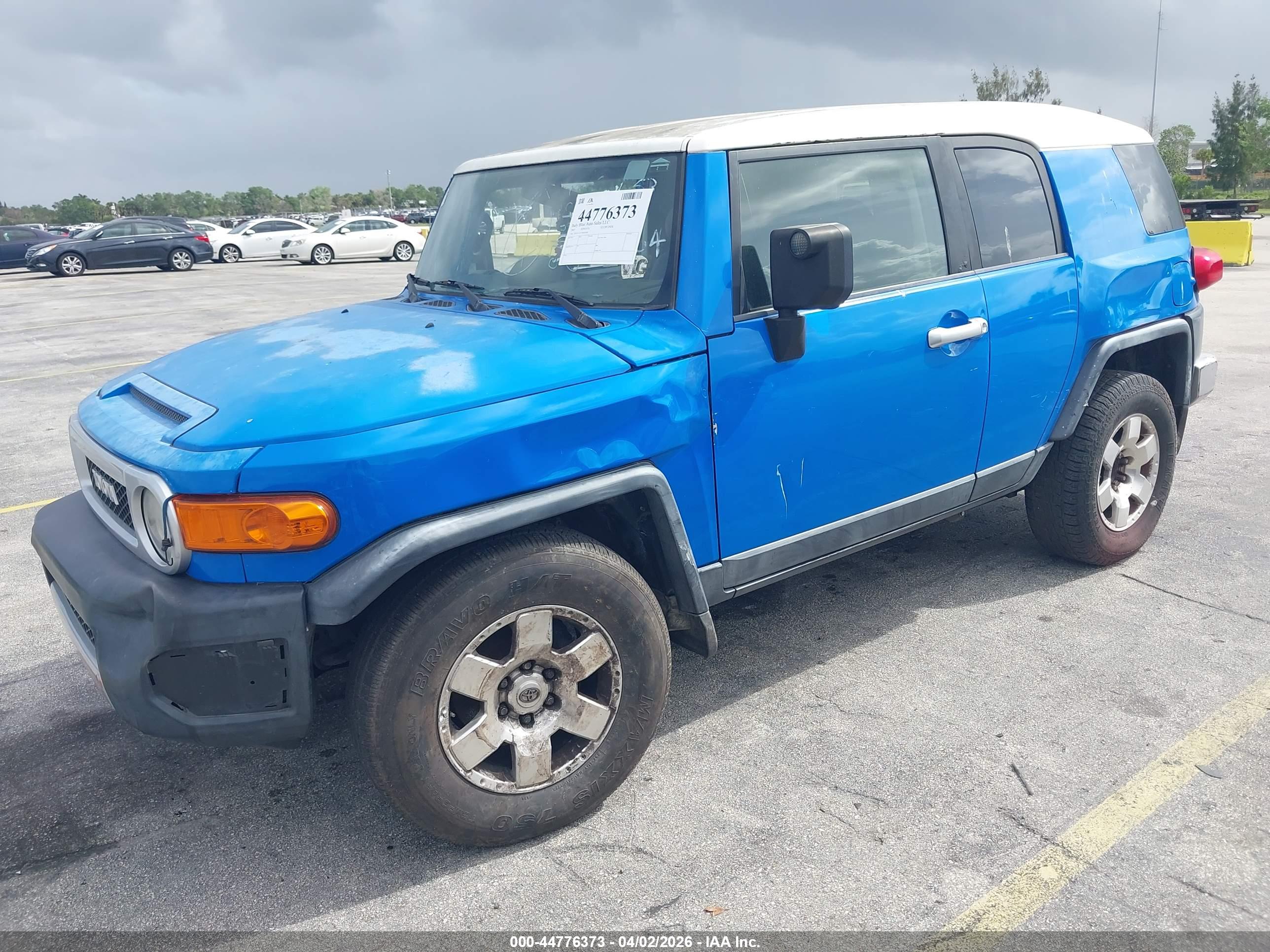 TOYOTA FJ image 2
