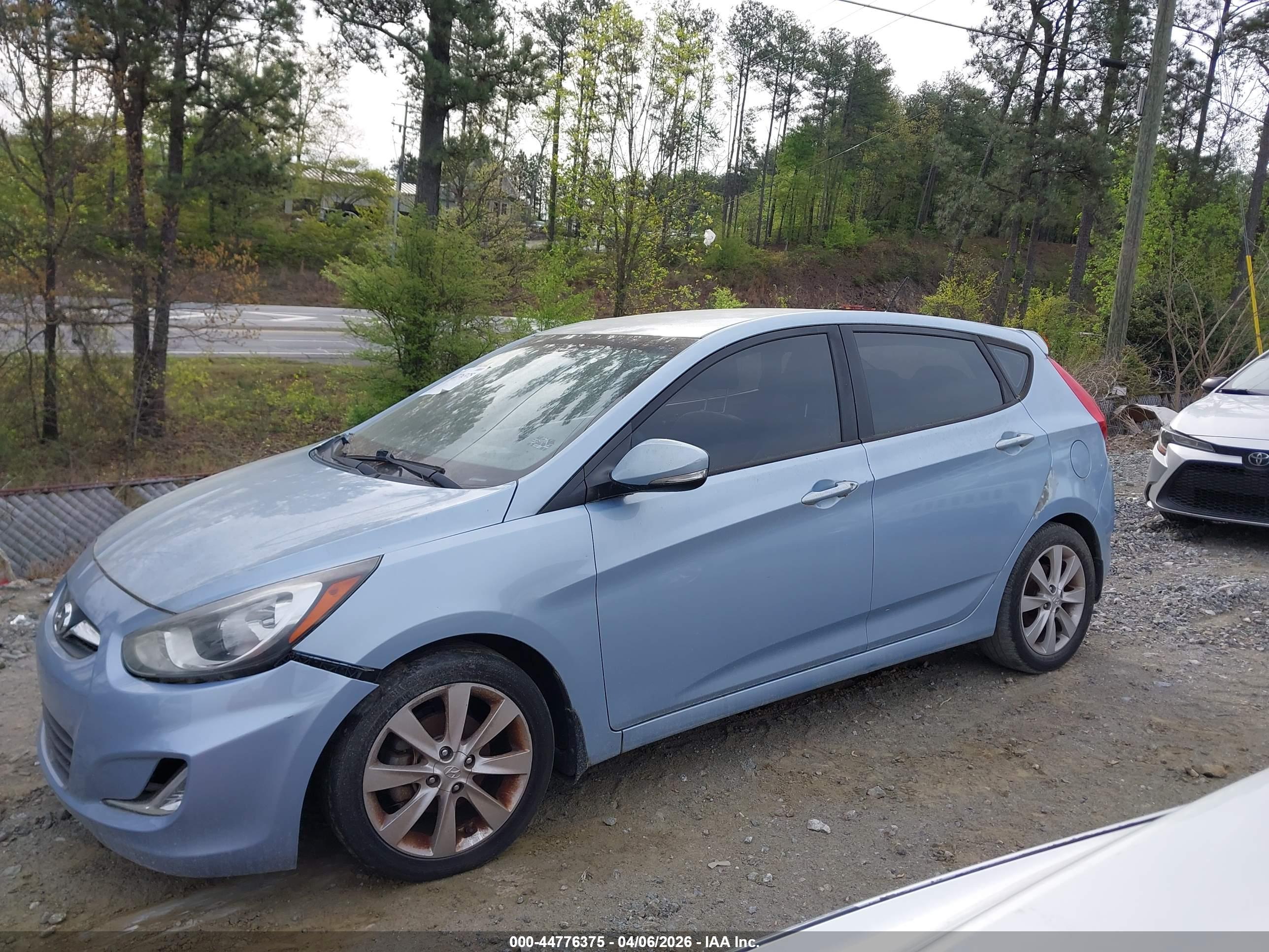 HYUNDAI ACCENT image 6