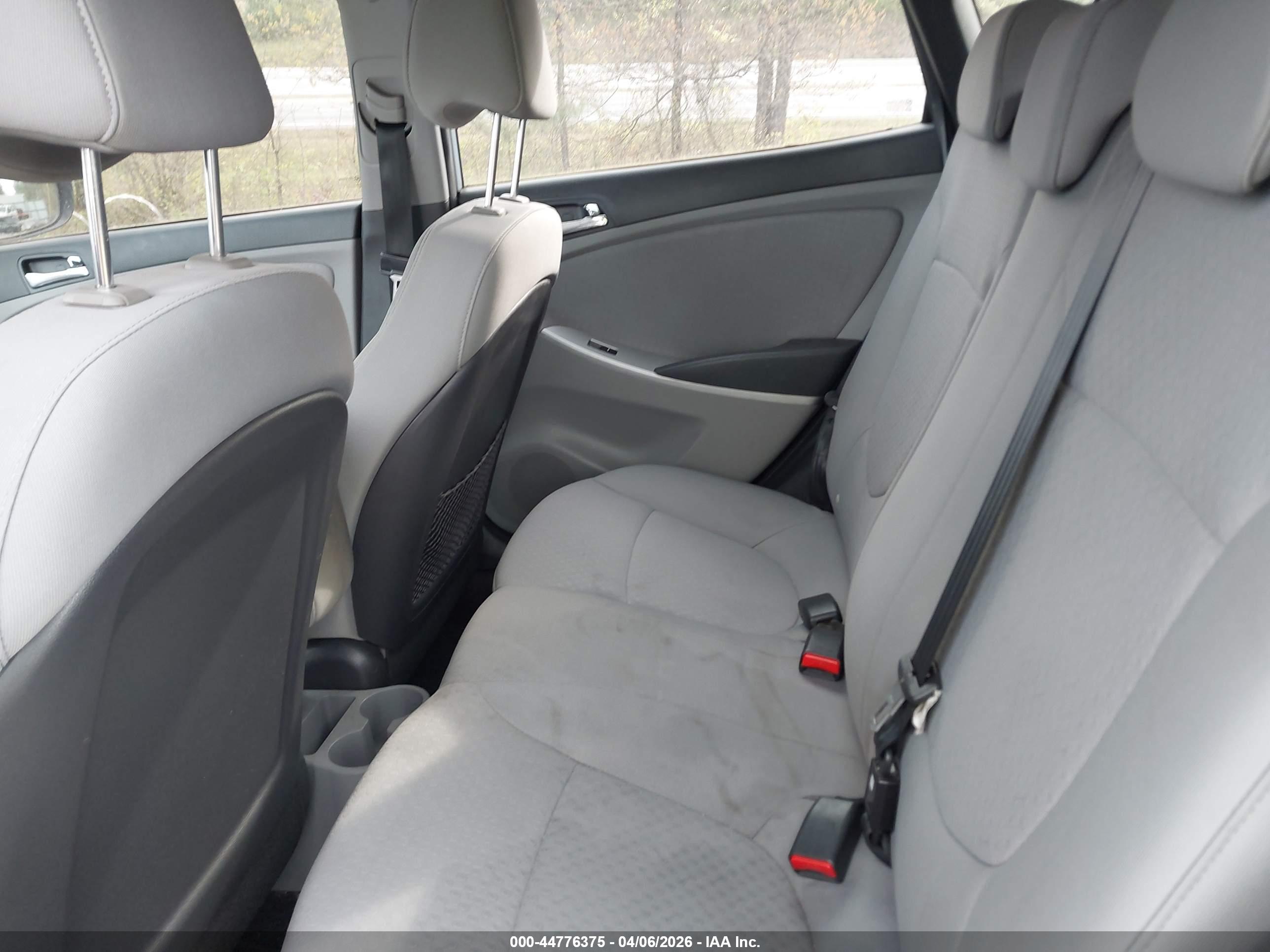 HYUNDAI ACCENT image 8