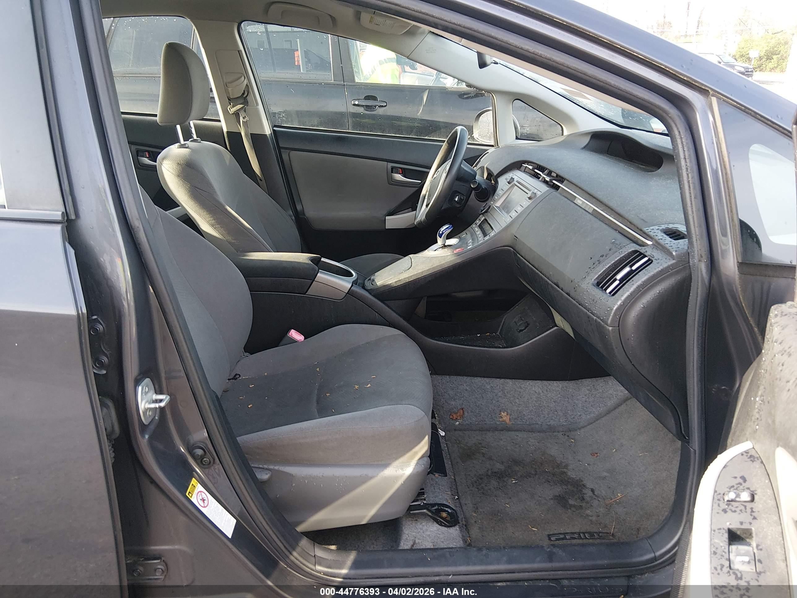 TOYOTA PRIUS image 5