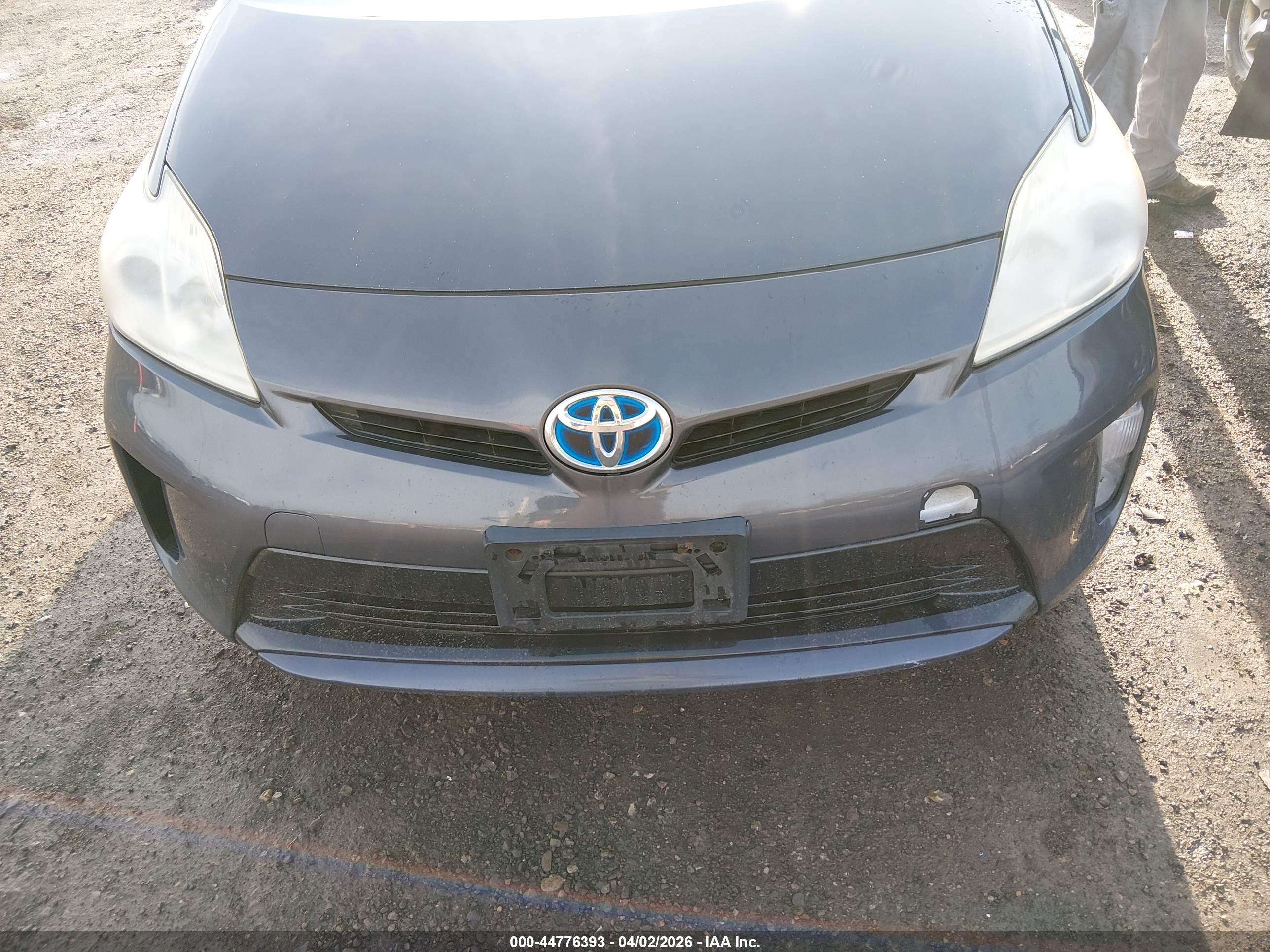 TOYOTA PRIUS image 6