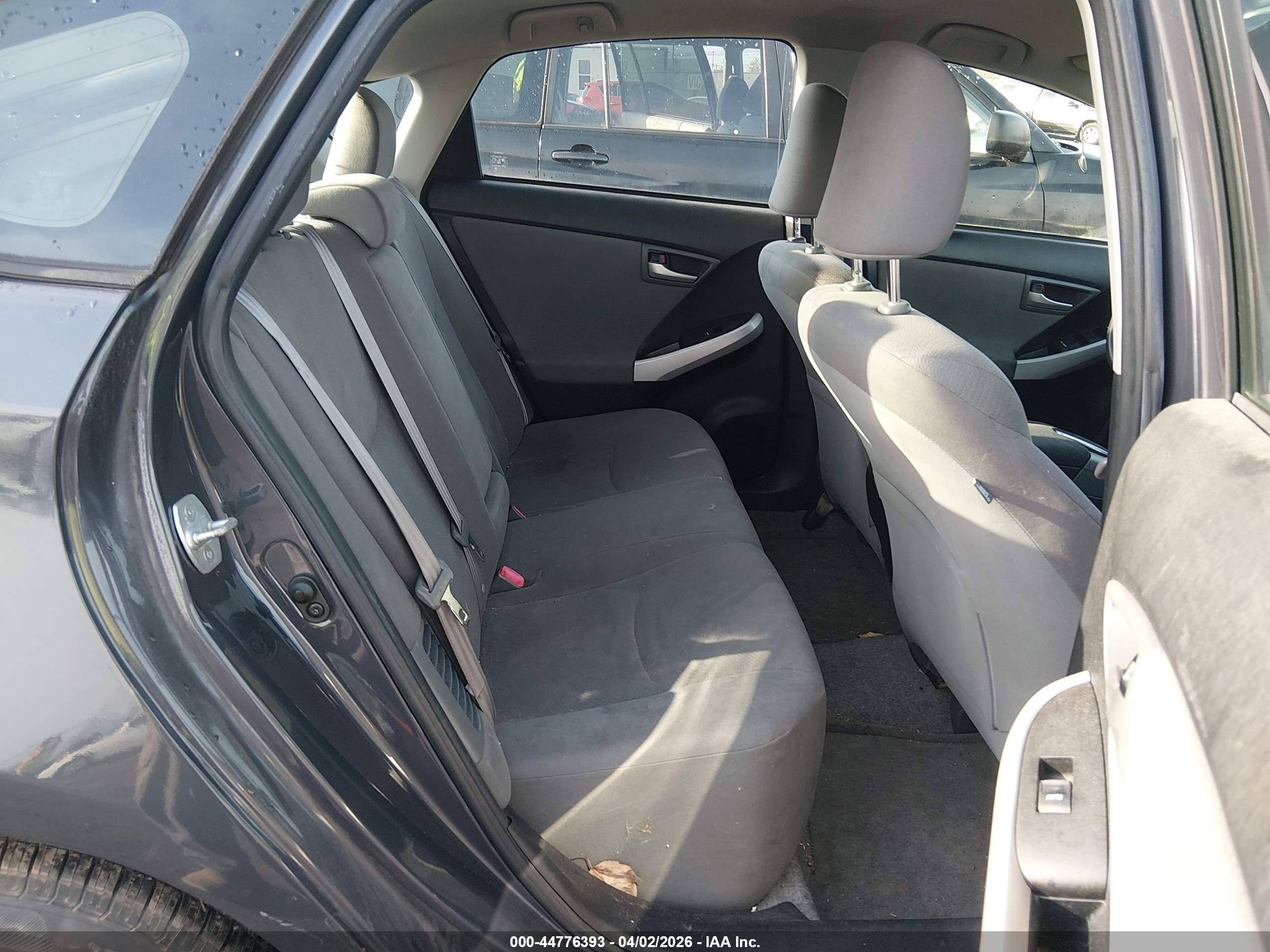 TOYOTA PRIUS image 8