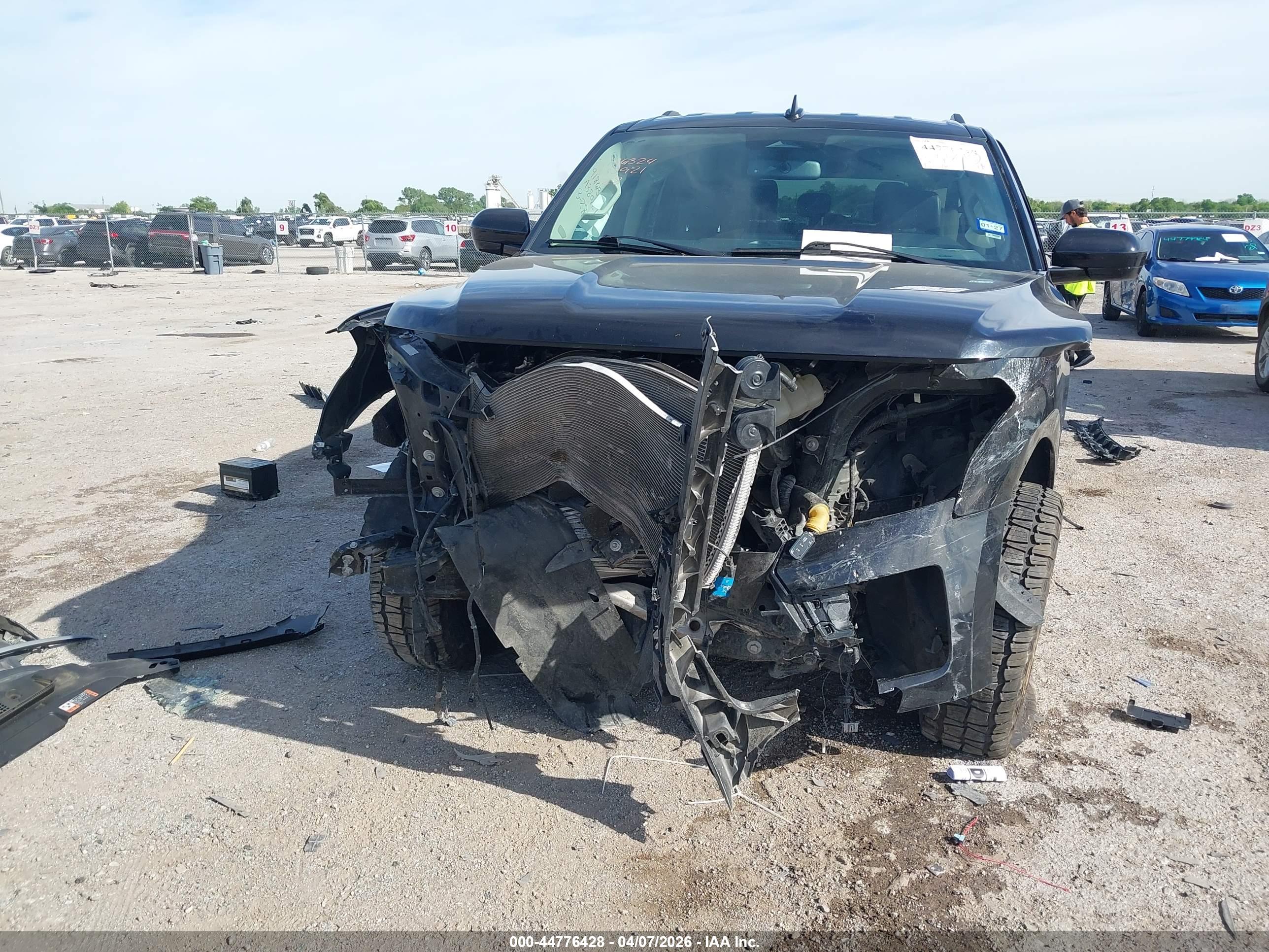 FORD EXPEDITION image 6