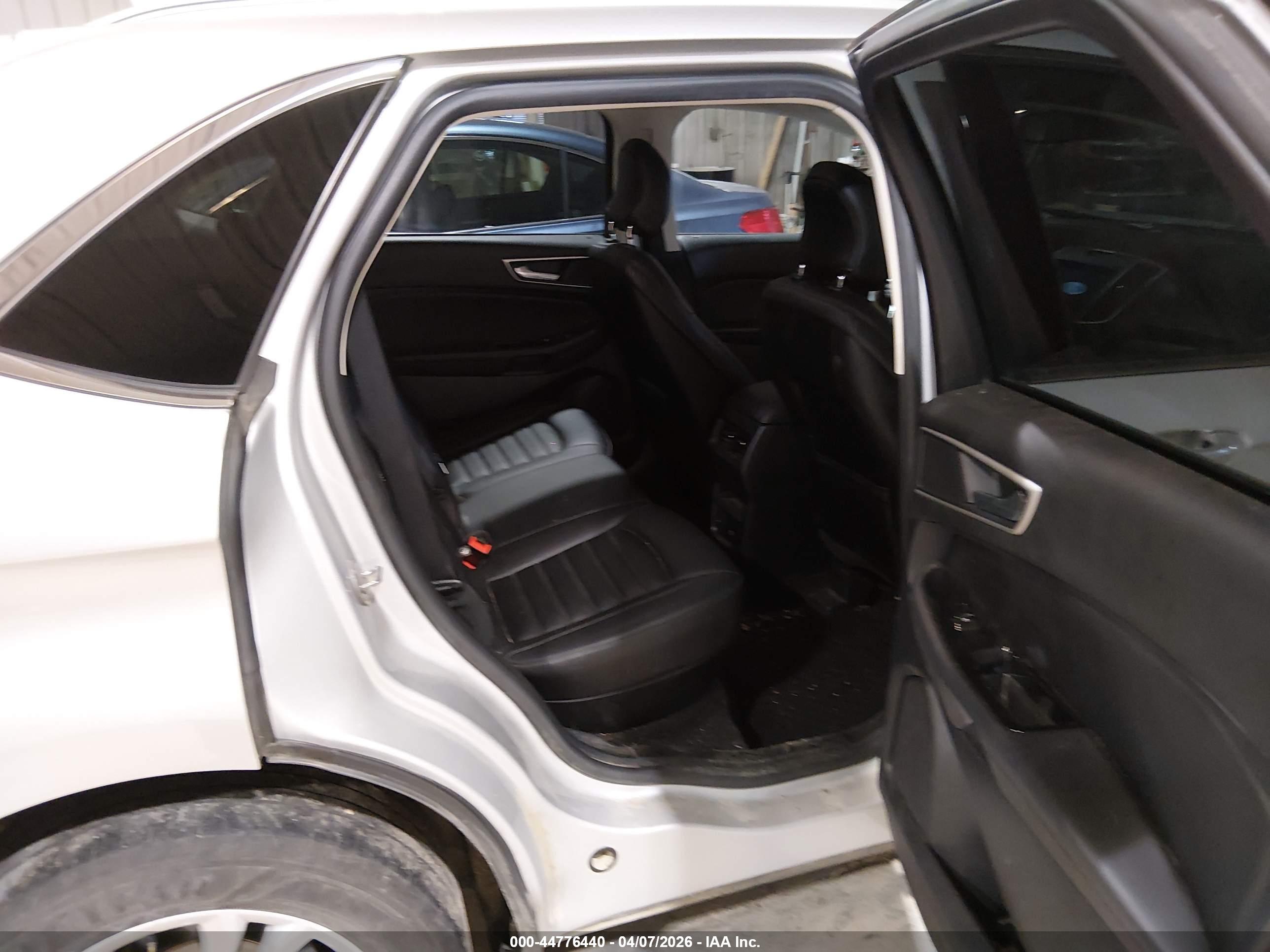 FORD EDGE image 8