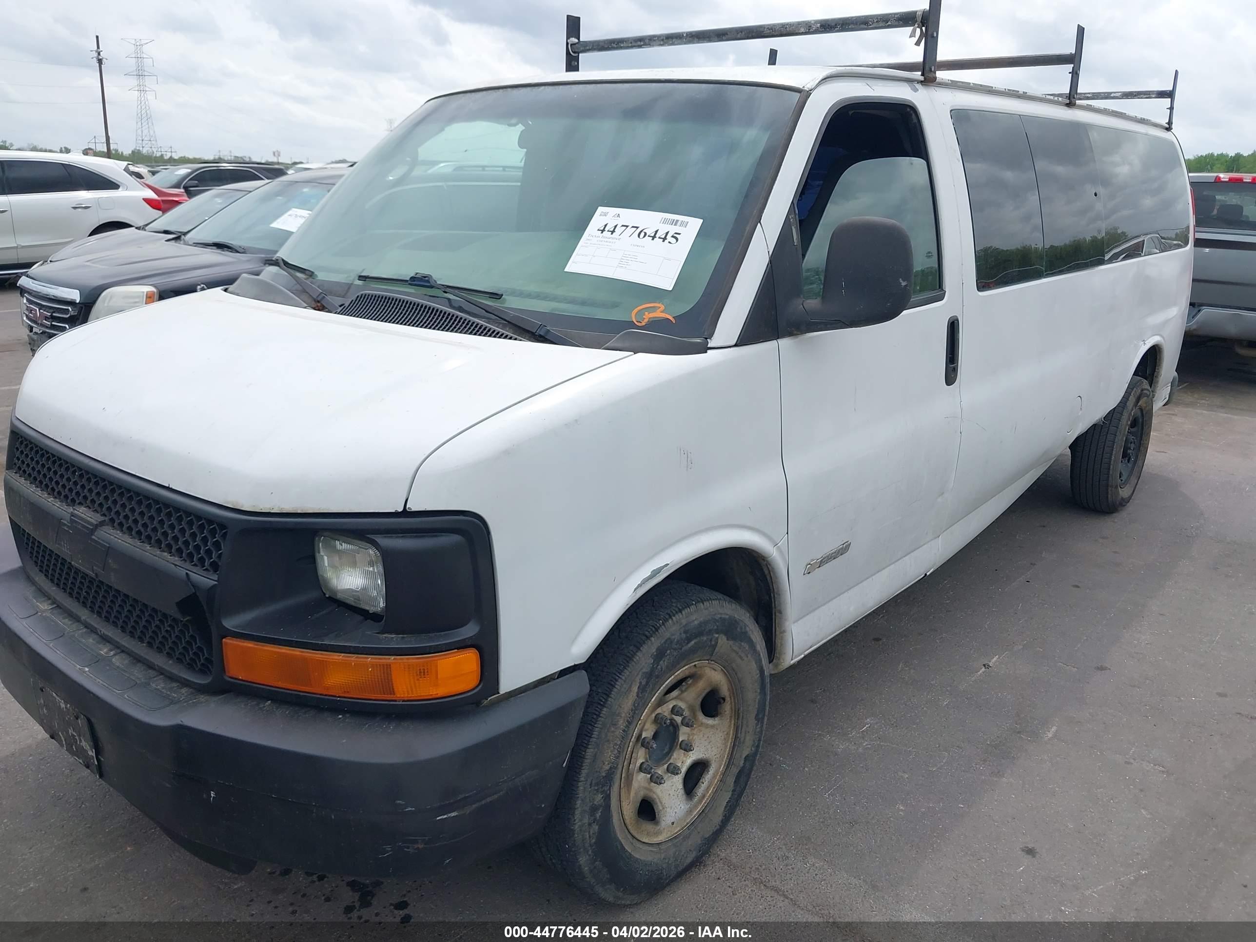 CHEVROLET EXPRESS image 2