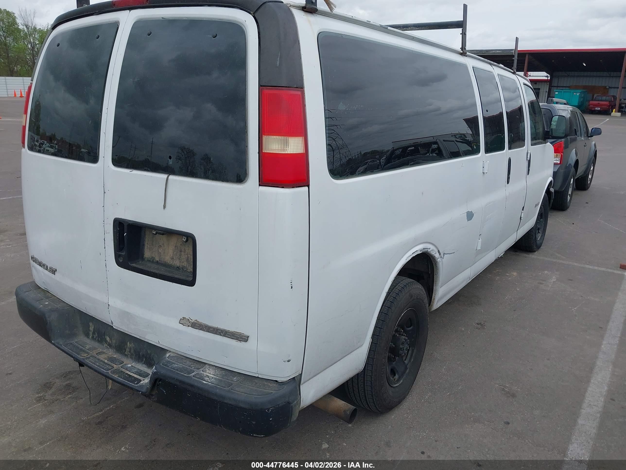 CHEVROLET EXPRESS image 4