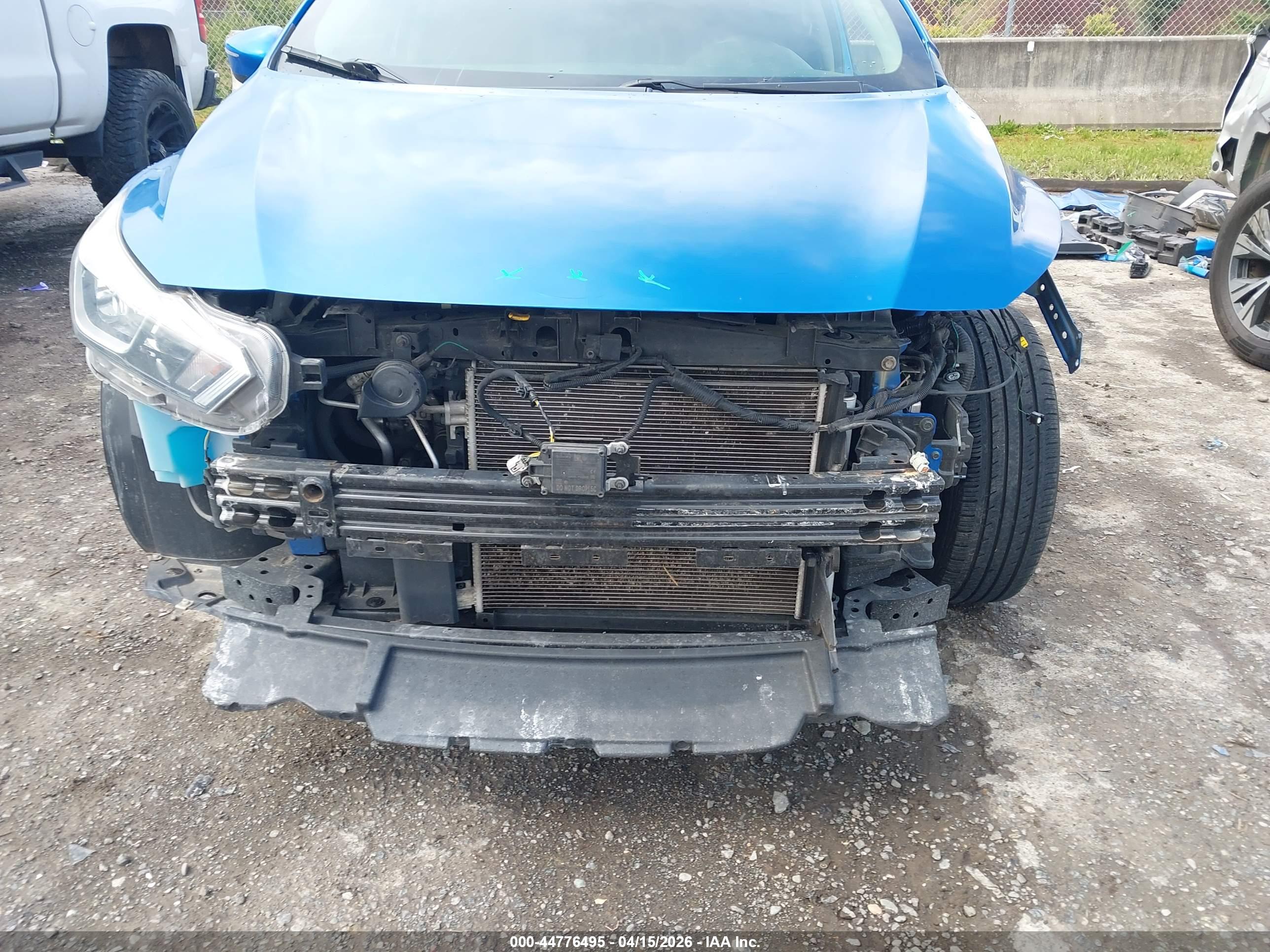 NISSAN VERSA image 6
