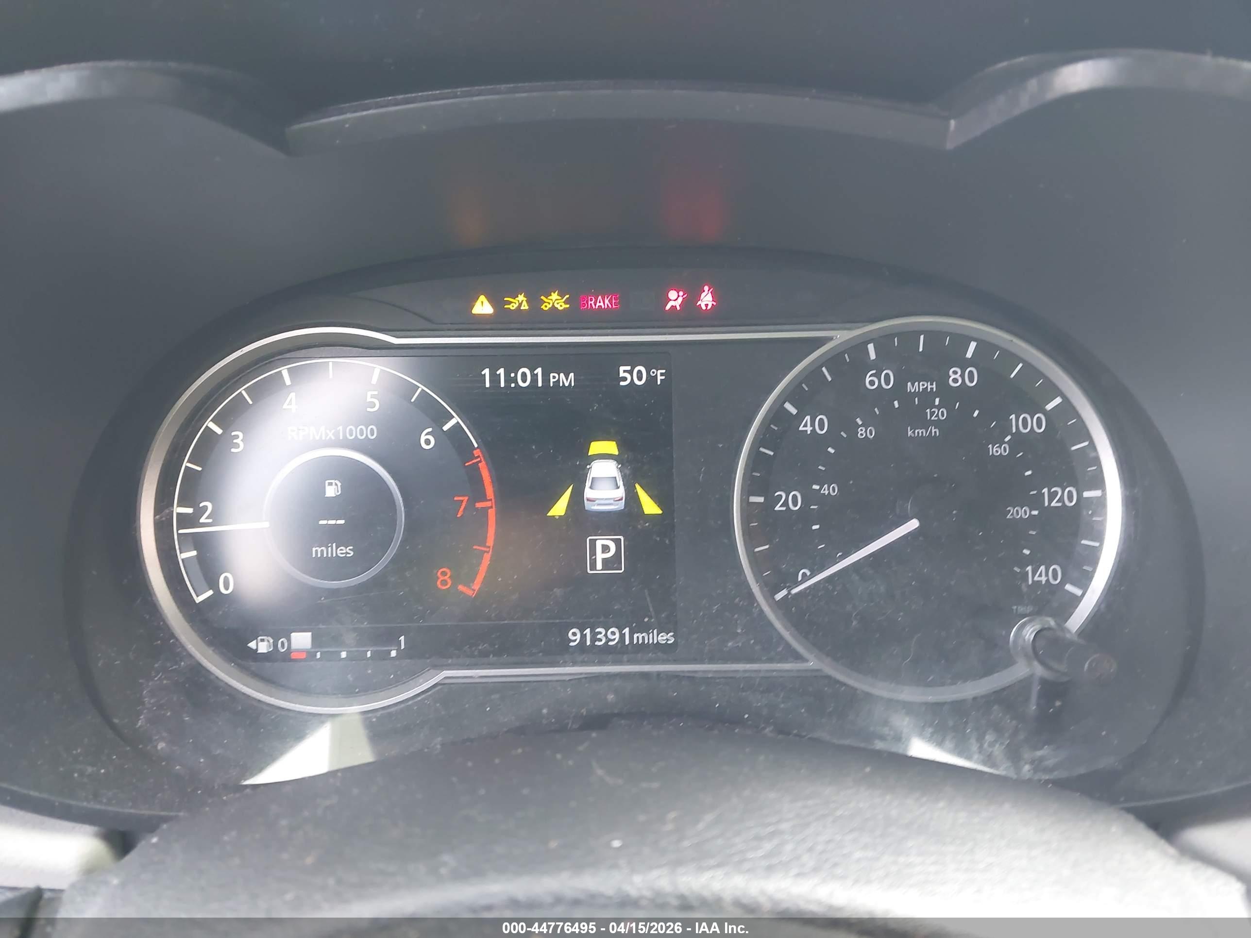 NISSAN VERSA image 7