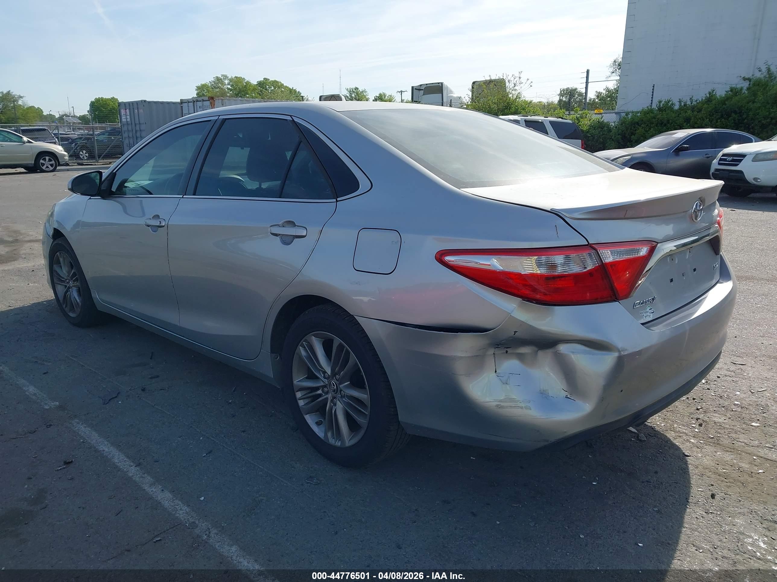 TOYOTA CAMRY image 3