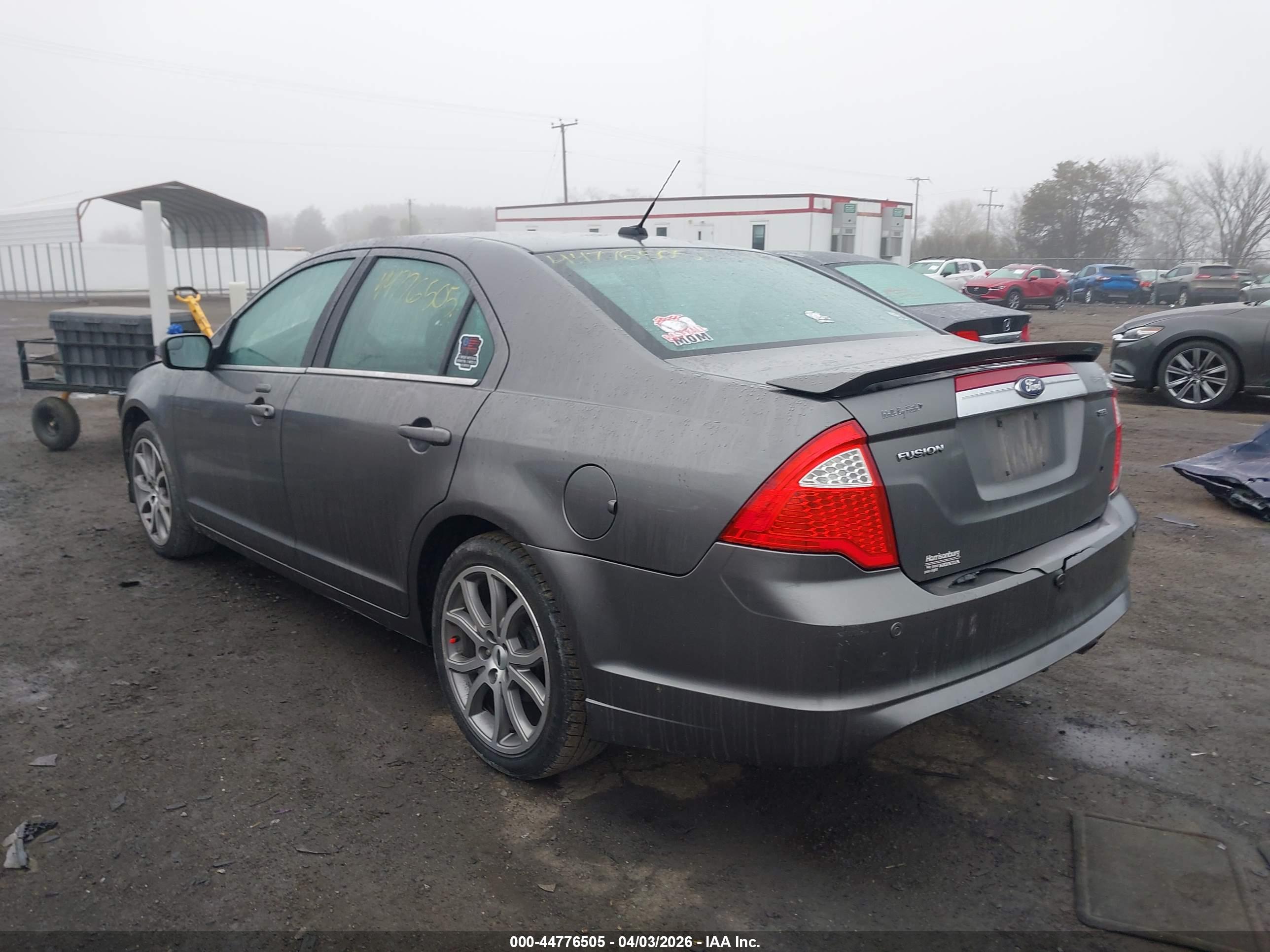 FORD FUSION image 3