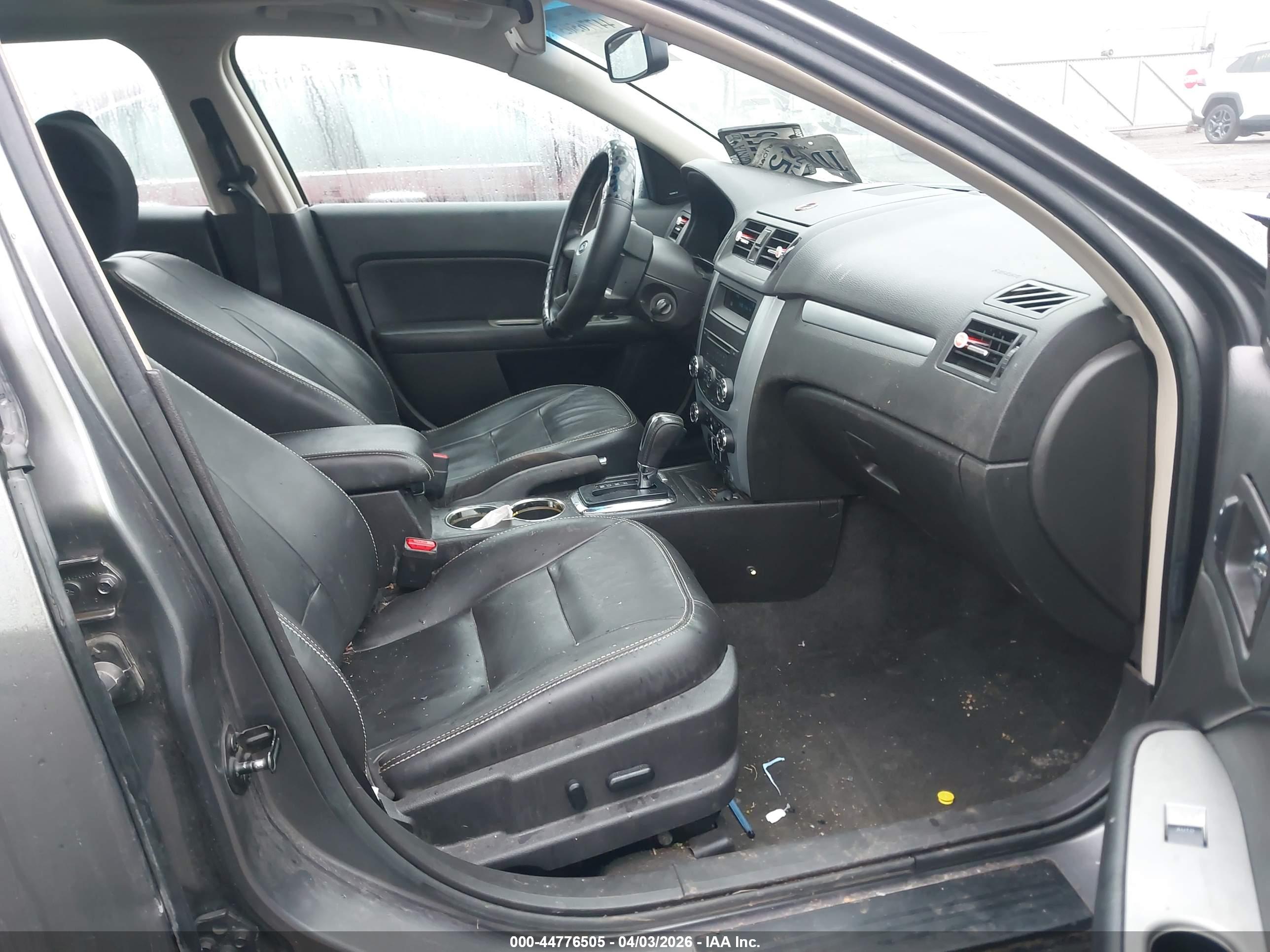 FORD FUSION image 5