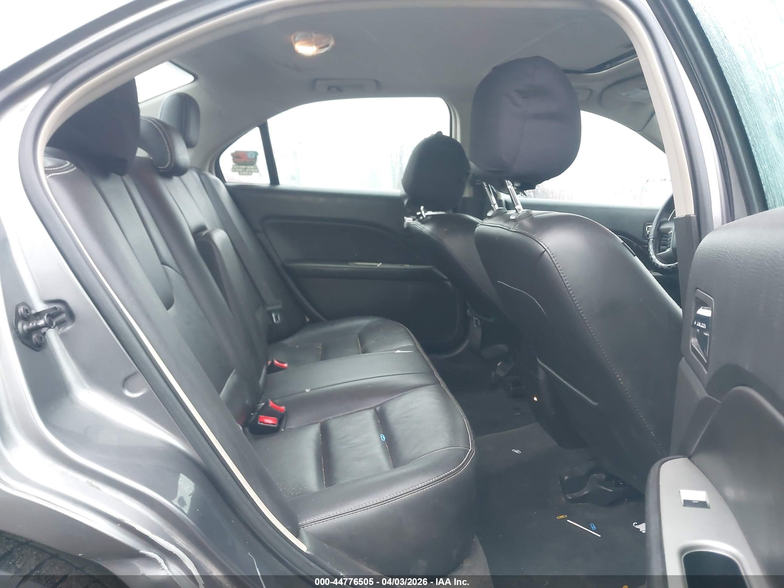 FORD FUSION image 8