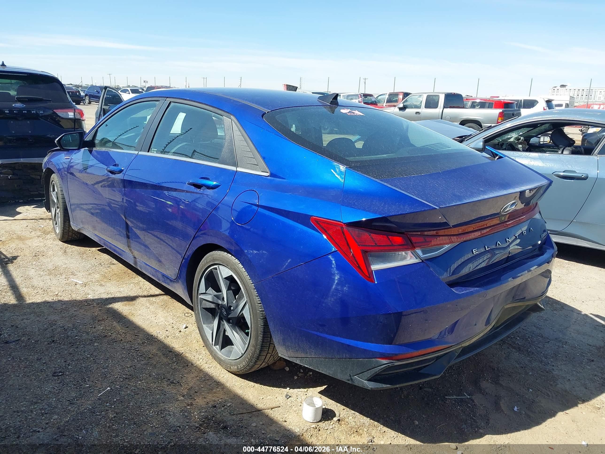 HYUNDAI ELANTRA image 3