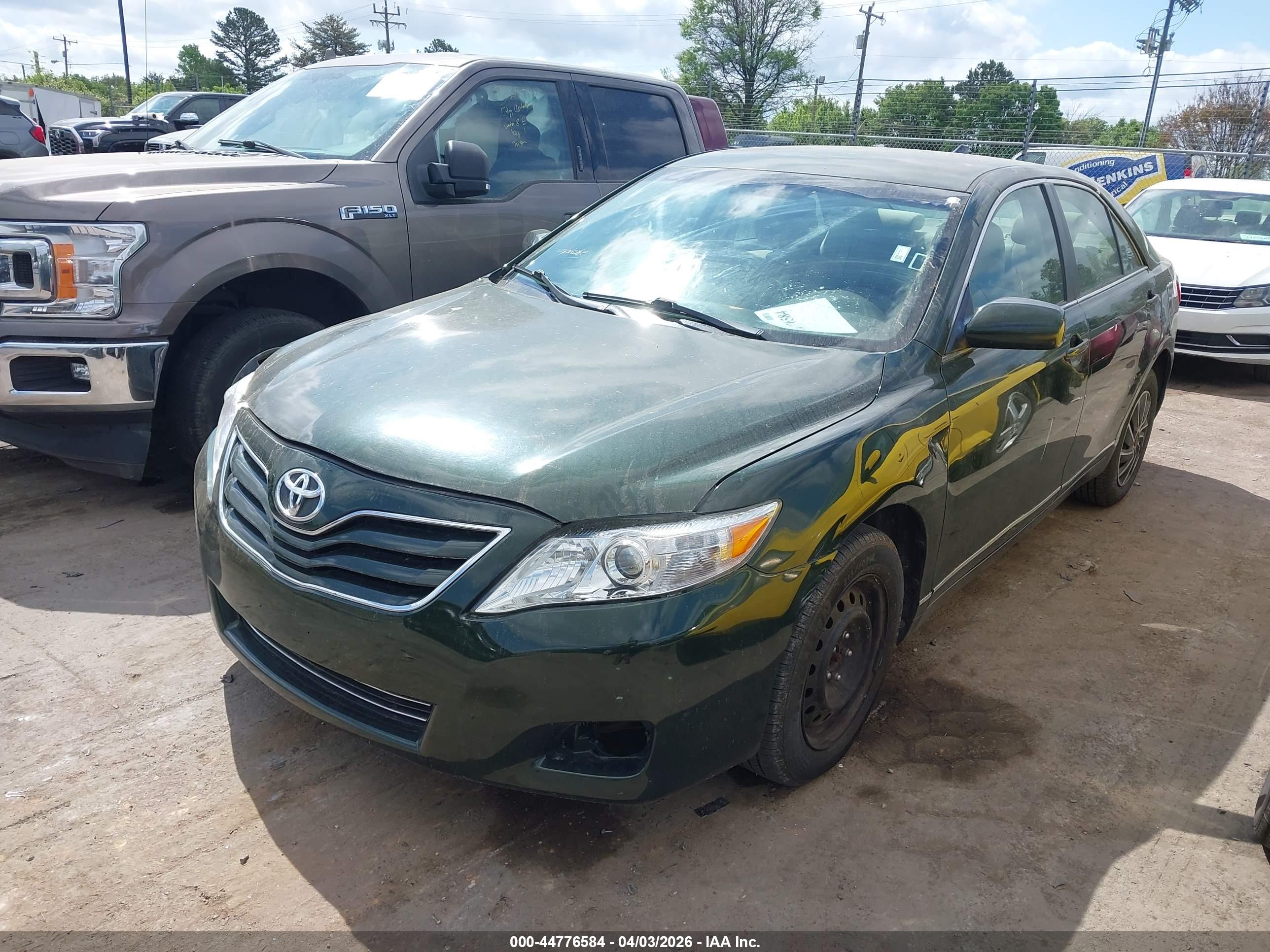 TOYOTA CAMRY image 2