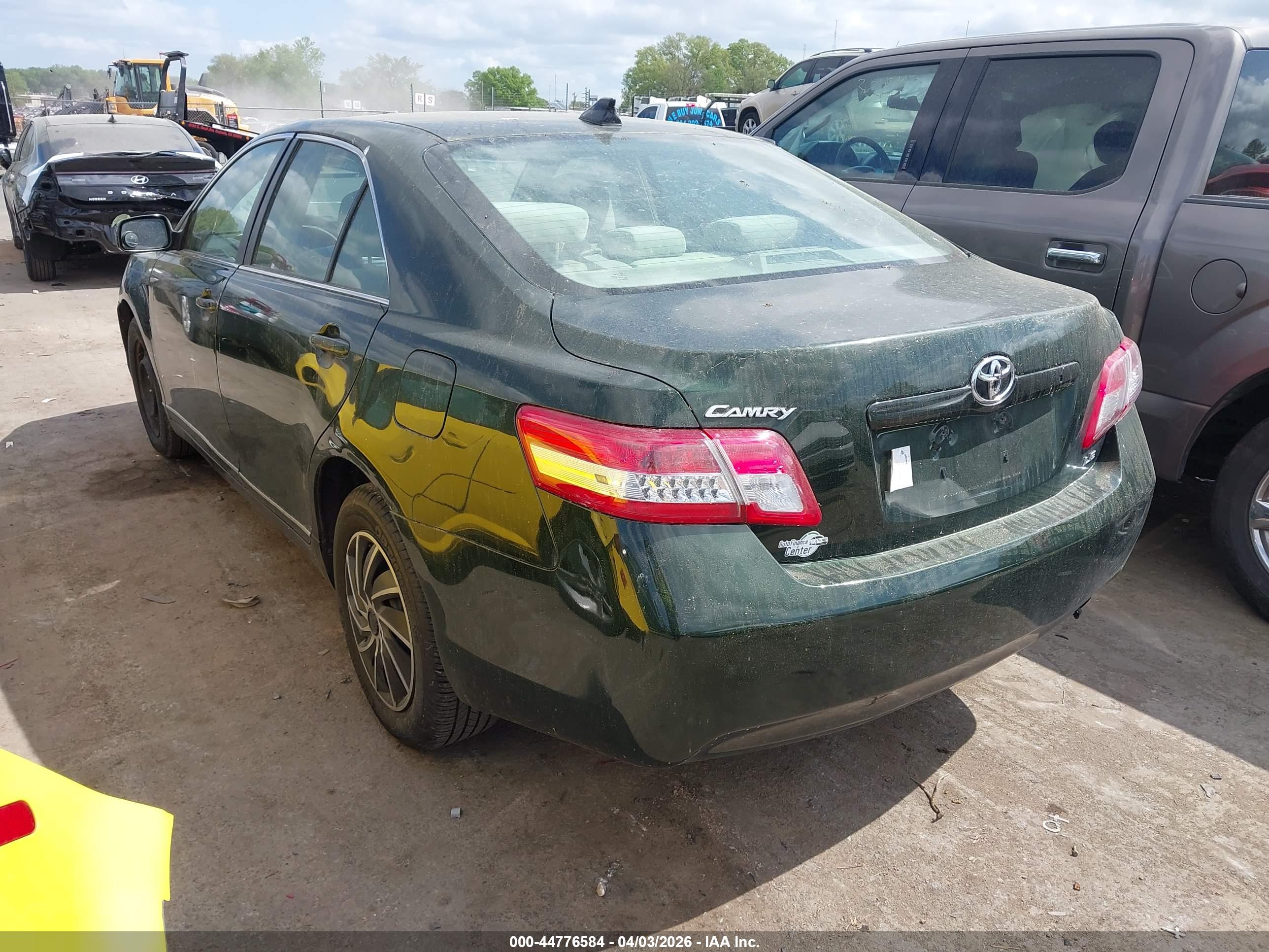TOYOTA CAMRY image 3