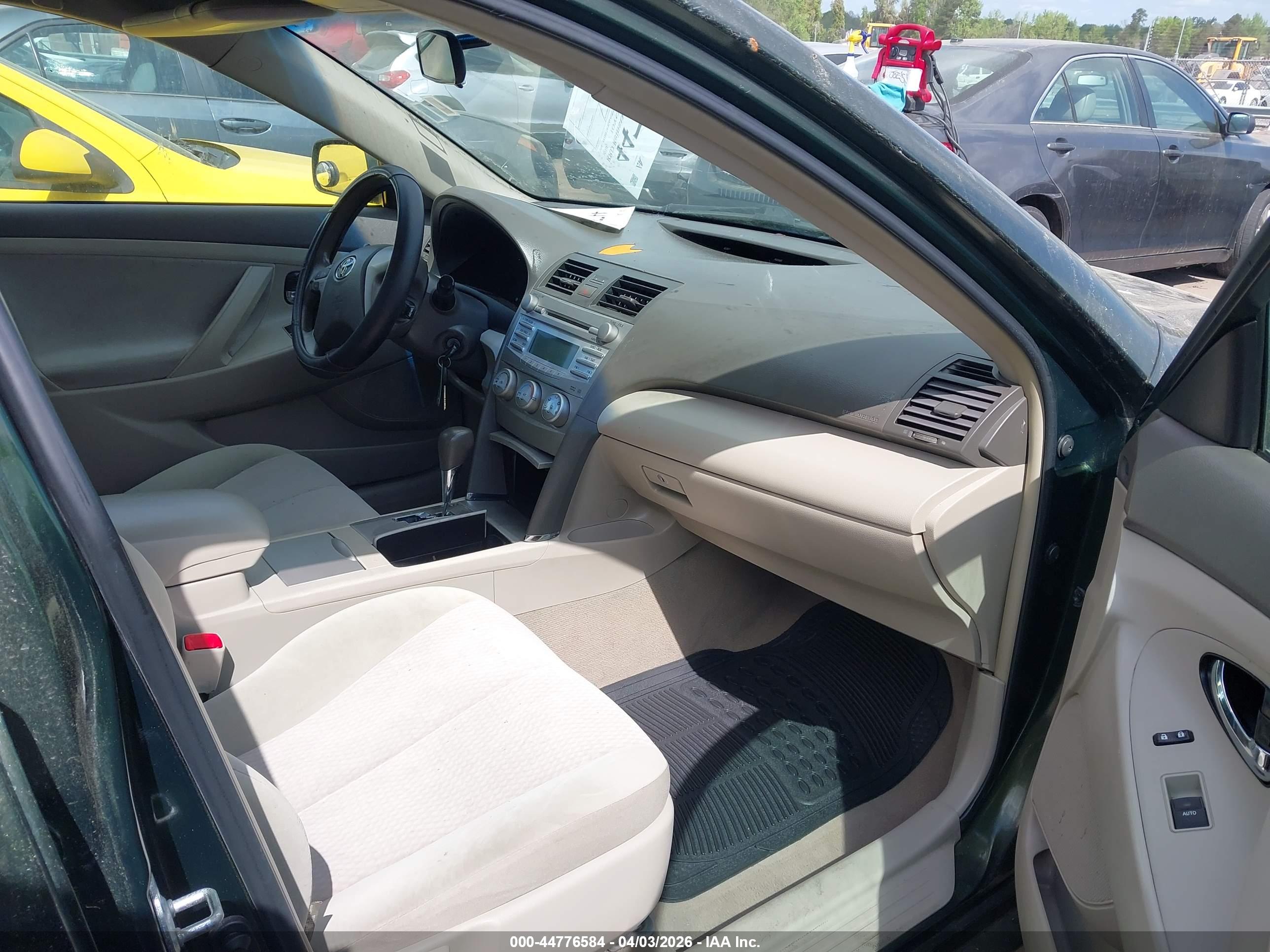 TOYOTA CAMRY image 5