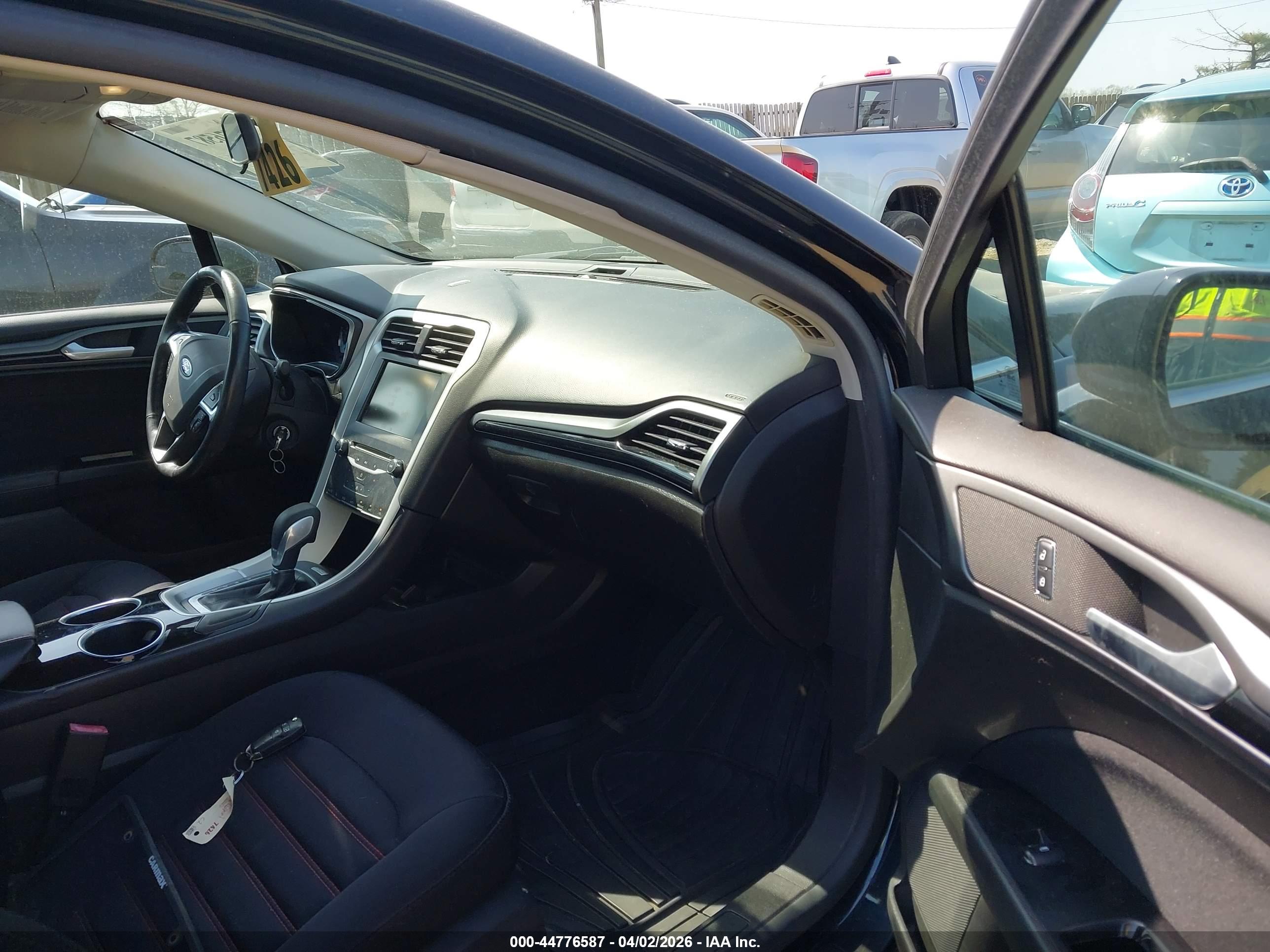FORD FUSION image 5