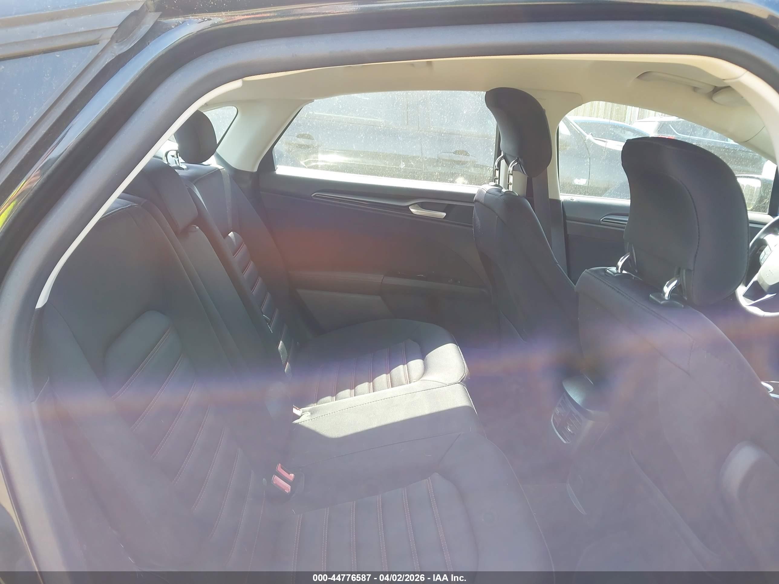 FORD FUSION image 8