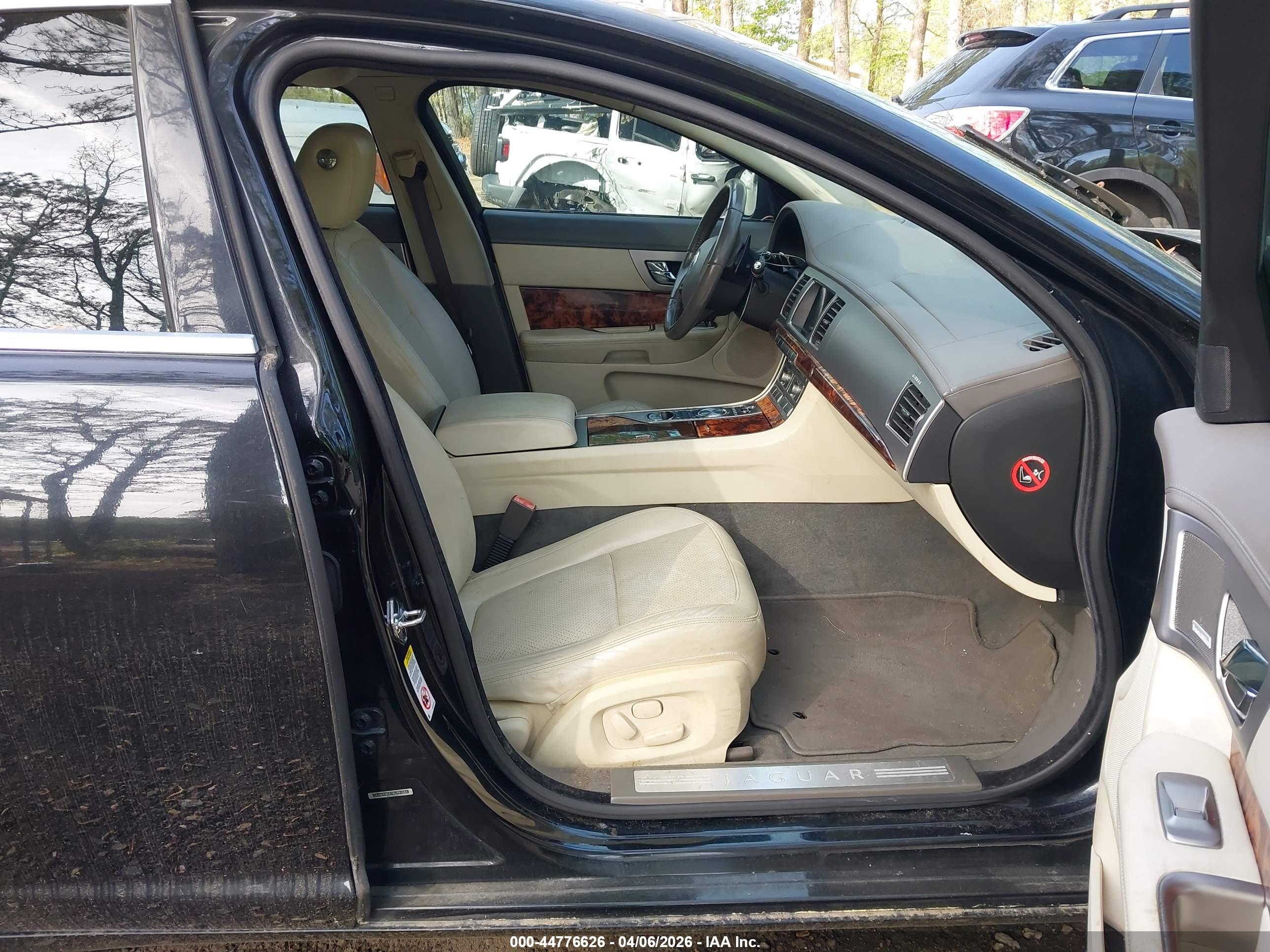JAGUAR XF image 5