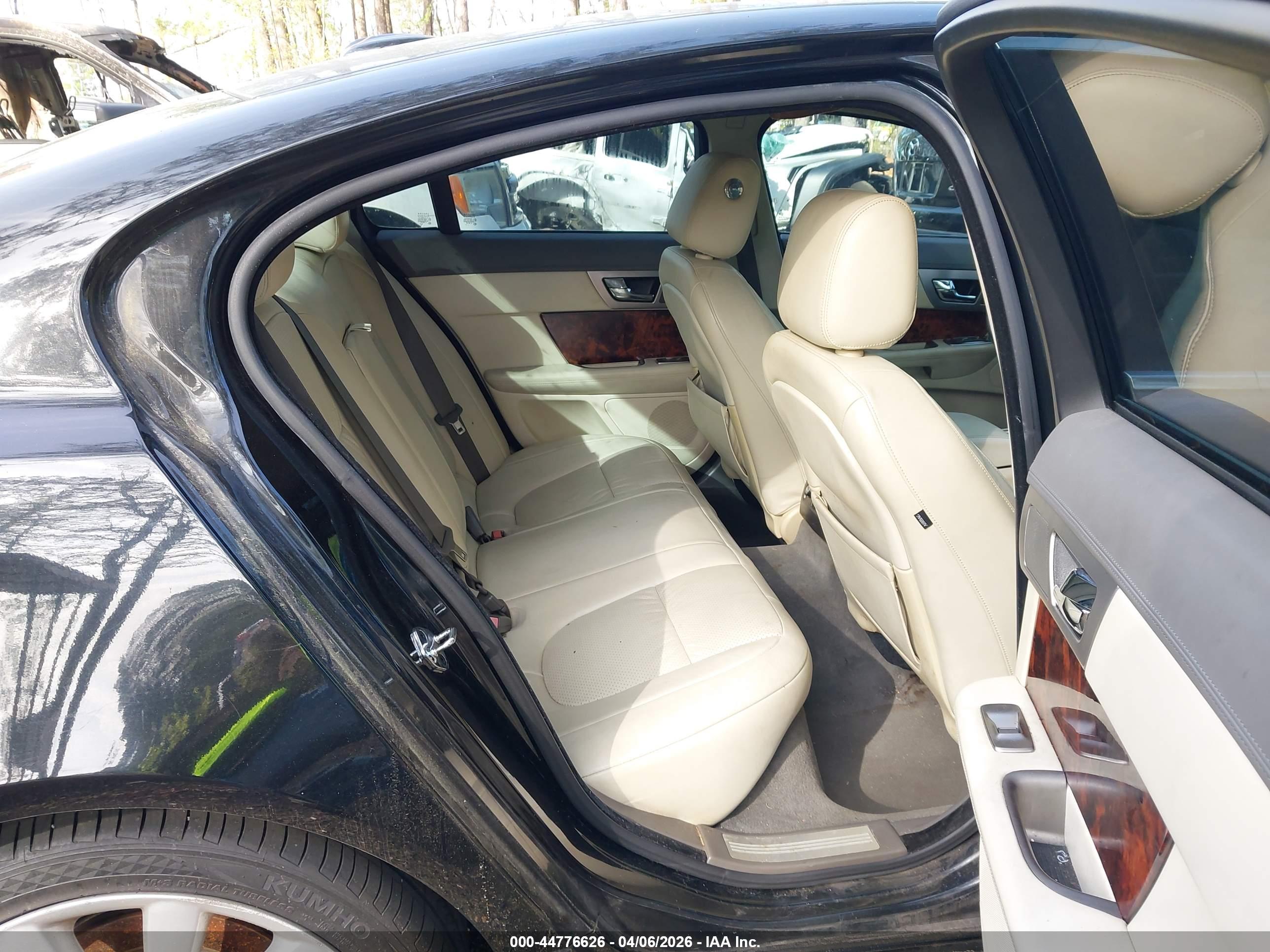 JAGUAR XF image 8