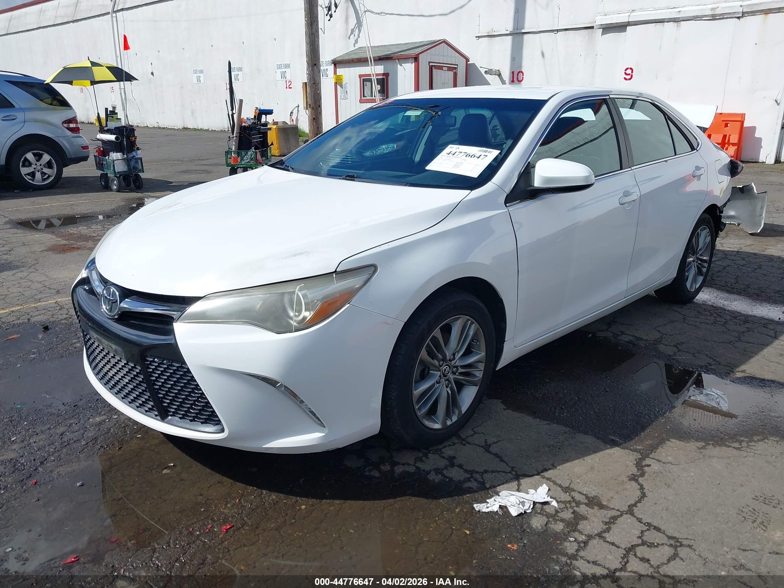TOYOTA CAMRY image 2