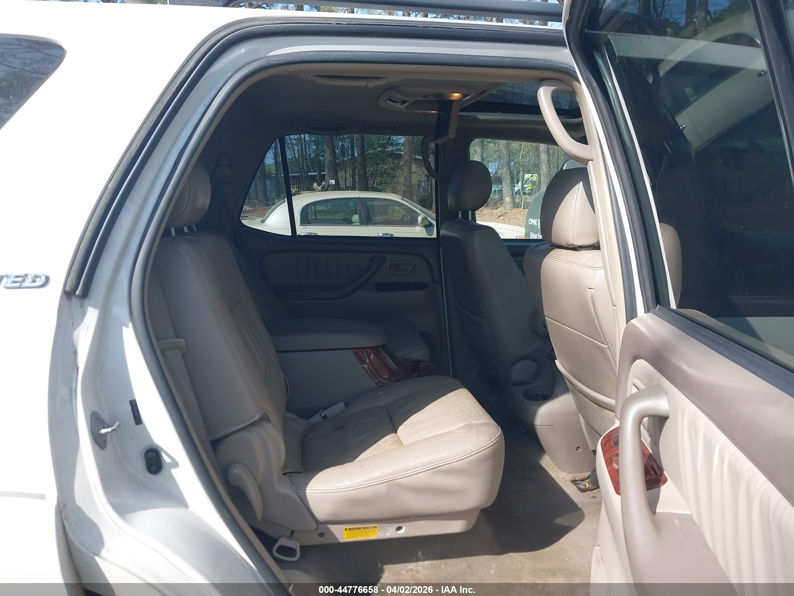 TOYOTA SEQUOIA image 8