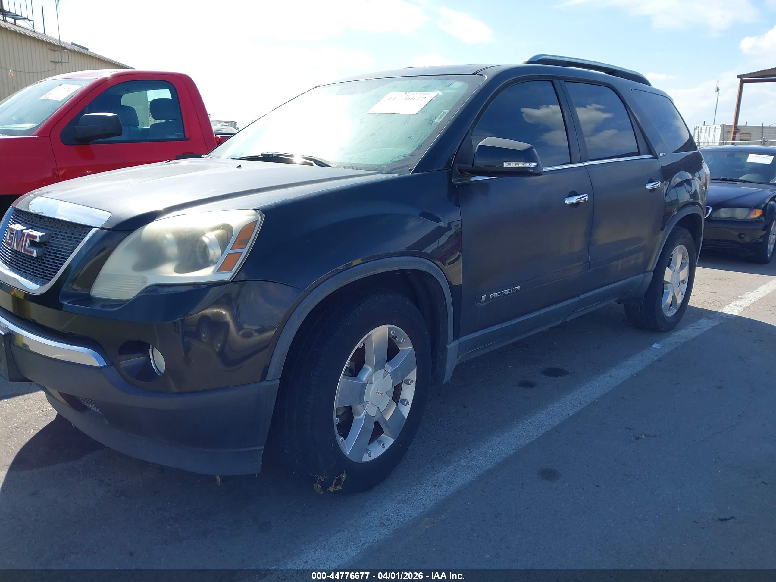 GMC ACADIA image 2