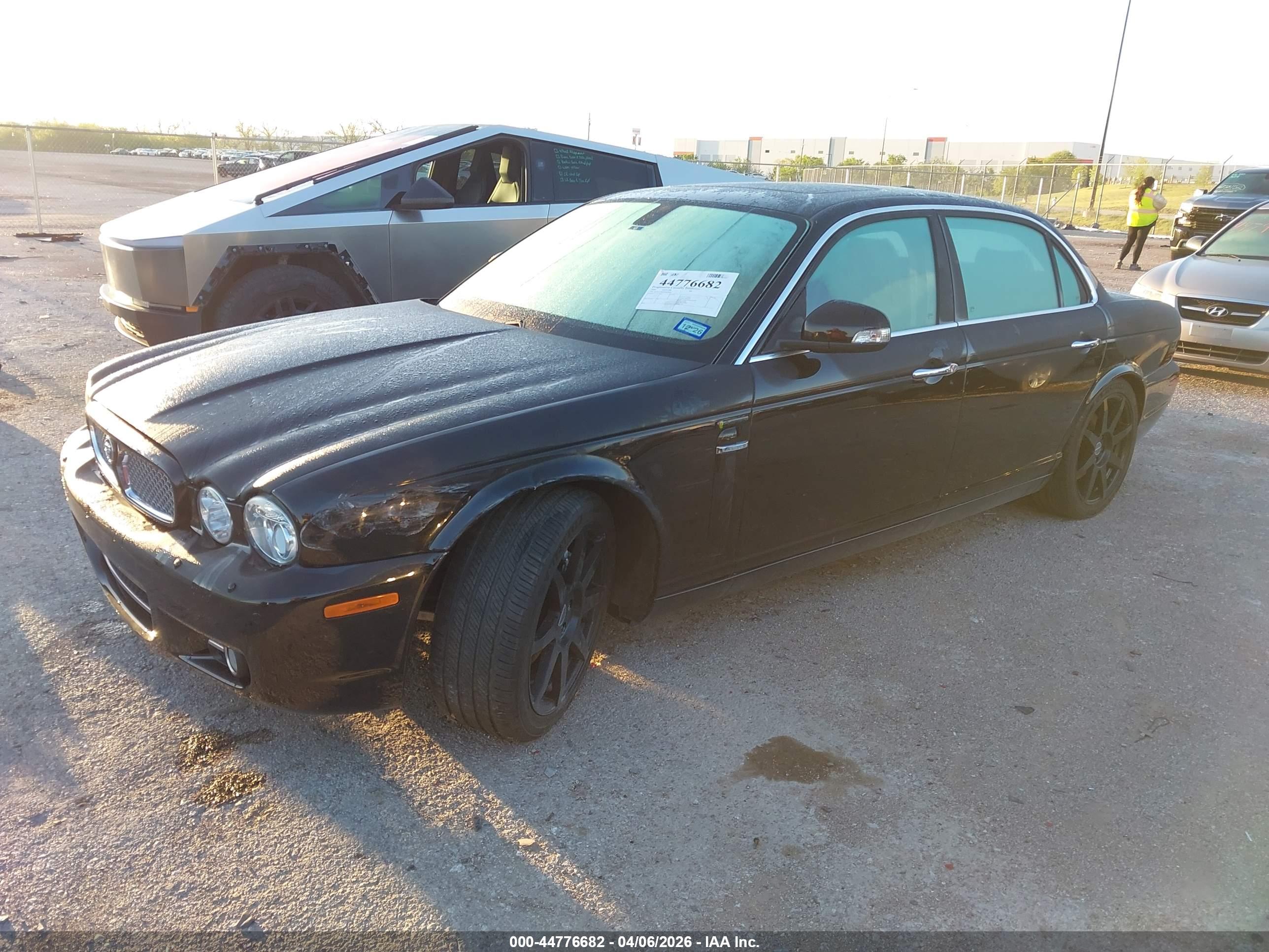 JAGUAR XJ image 2