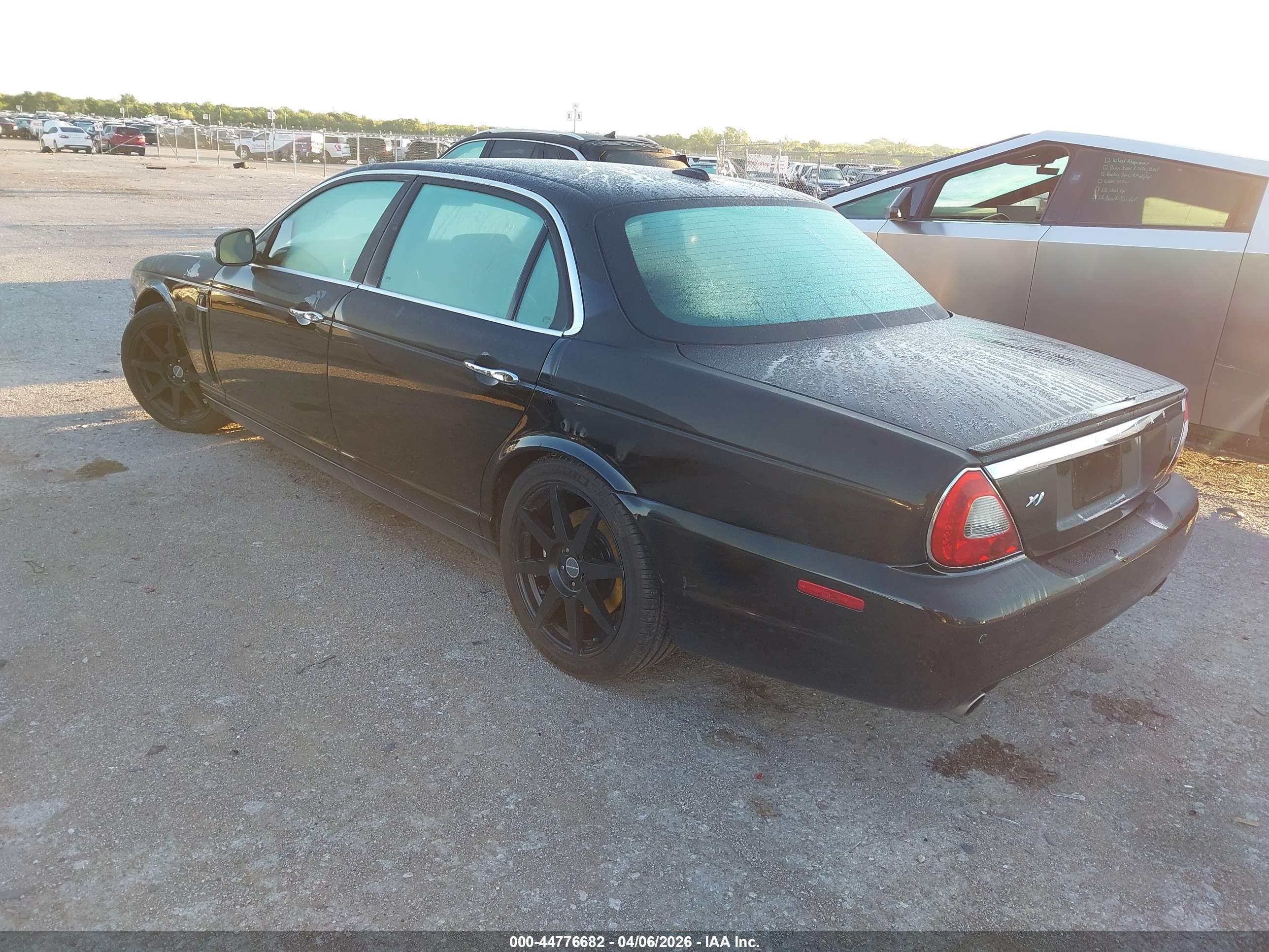 JAGUAR XJ image 3