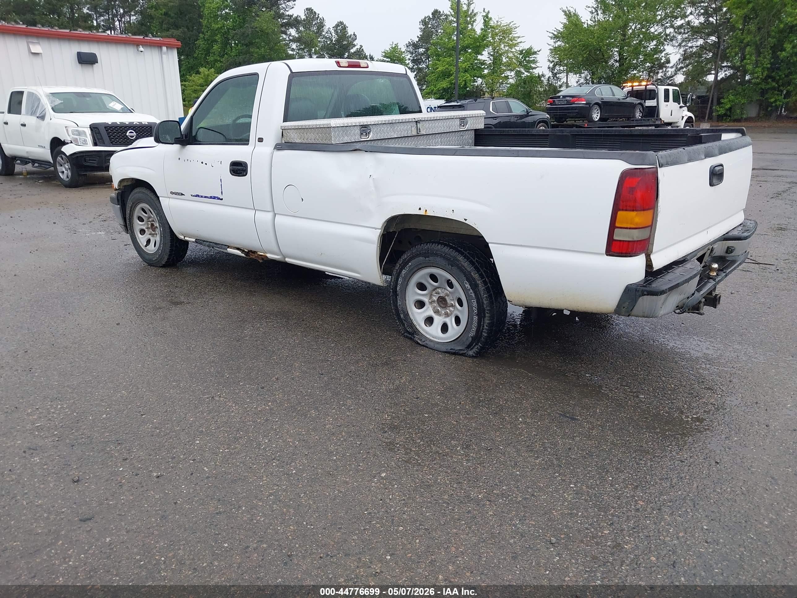 CHEVROLET SILVERADO image 3