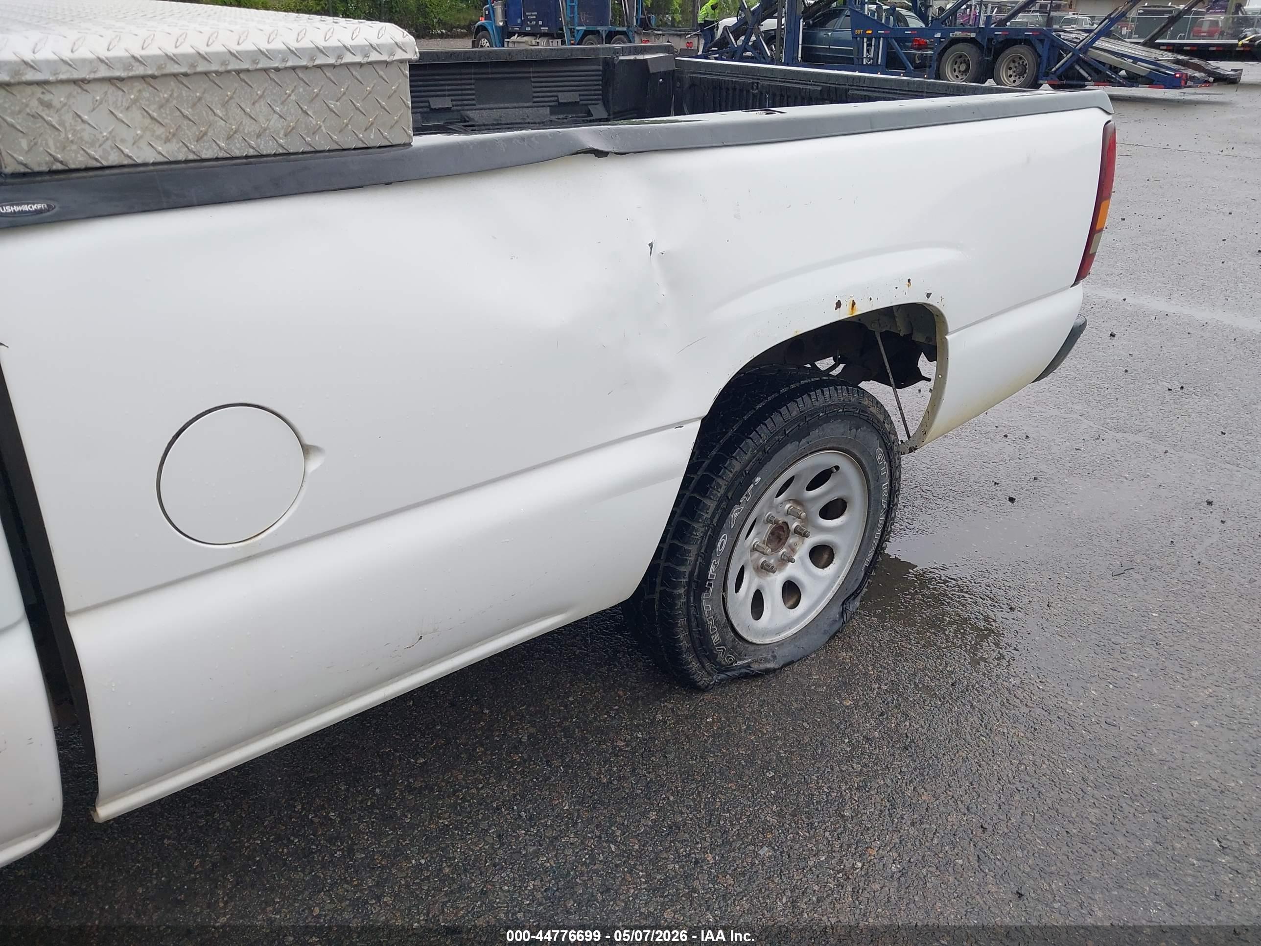 CHEVROLET SILVERADO image 6