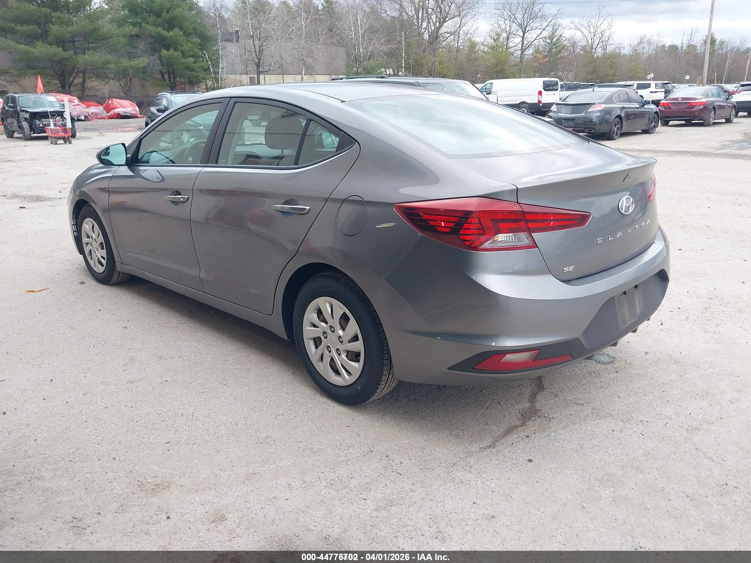 HYUNDAI ELANTRA image 3