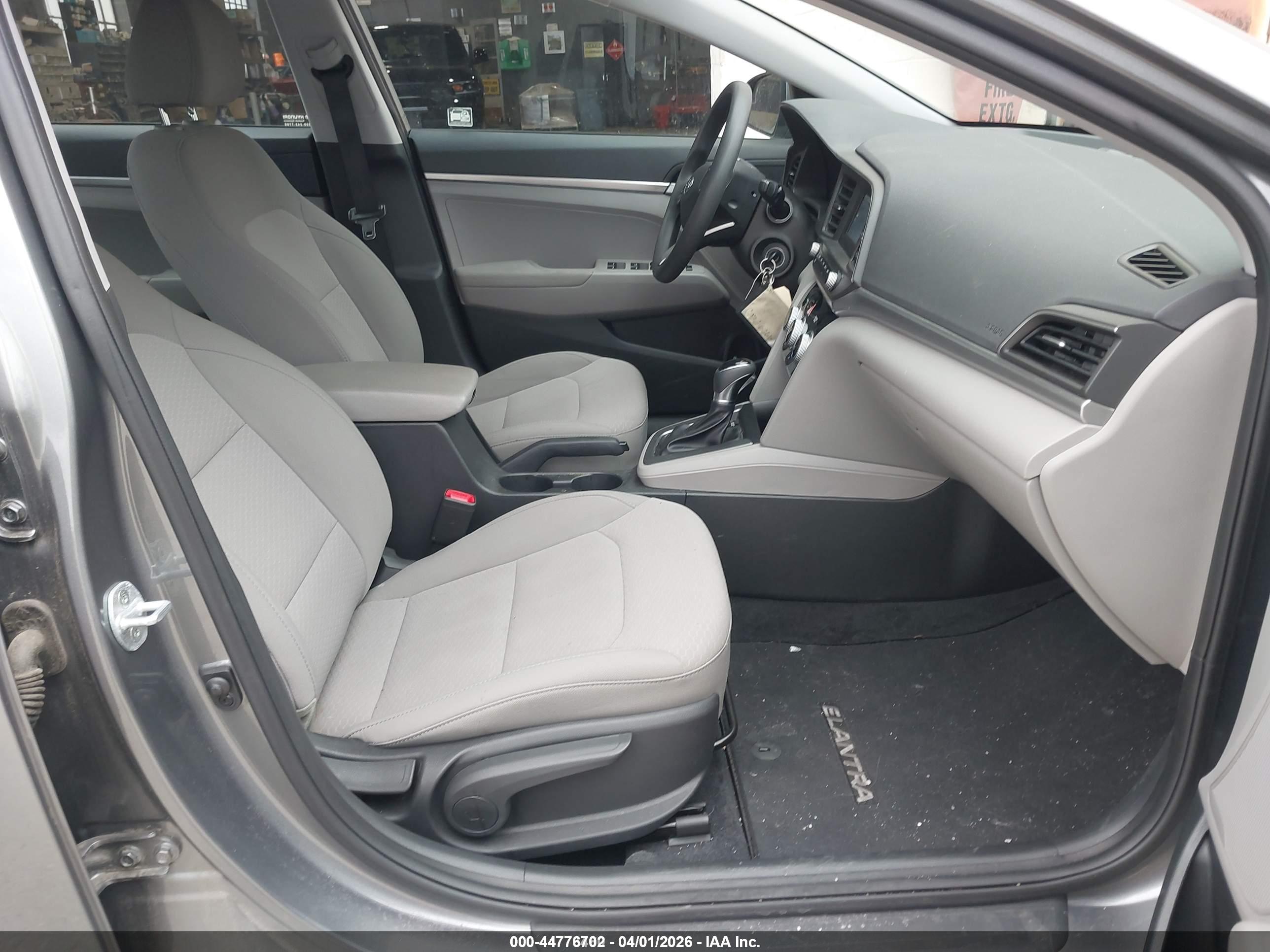 HYUNDAI ELANTRA image 5