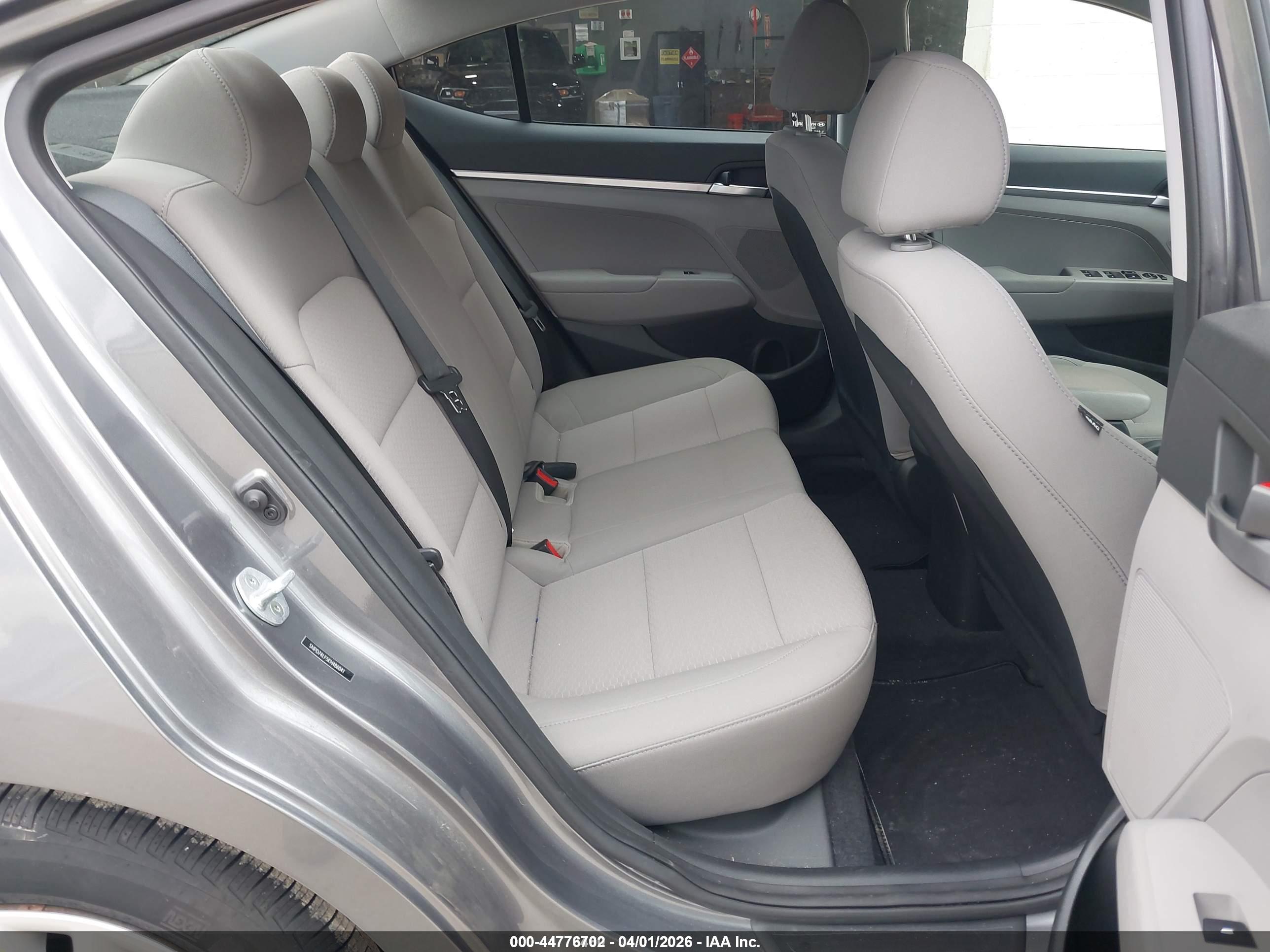 HYUNDAI ELANTRA image 8